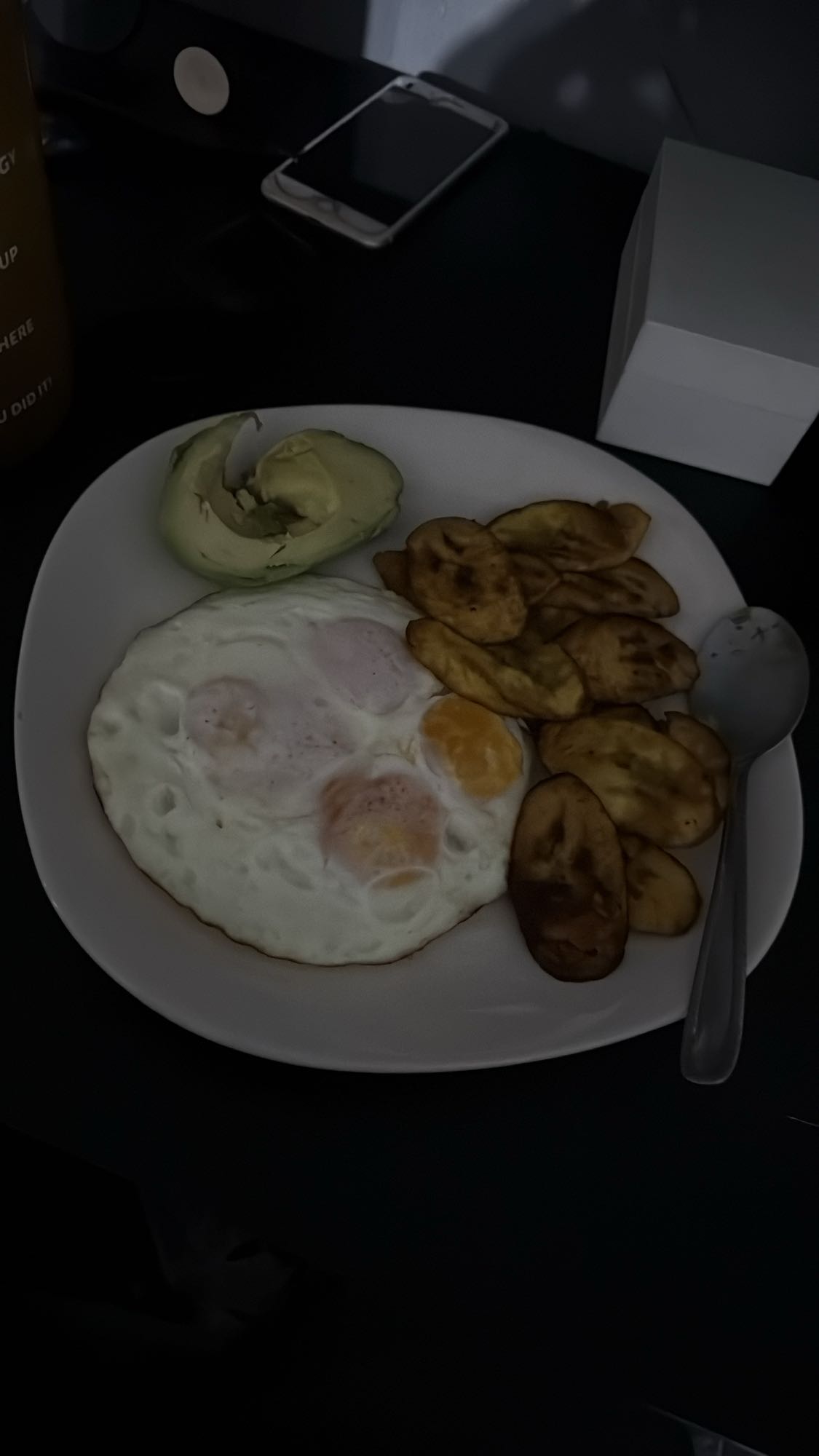 Huevos con plátano y aguacate