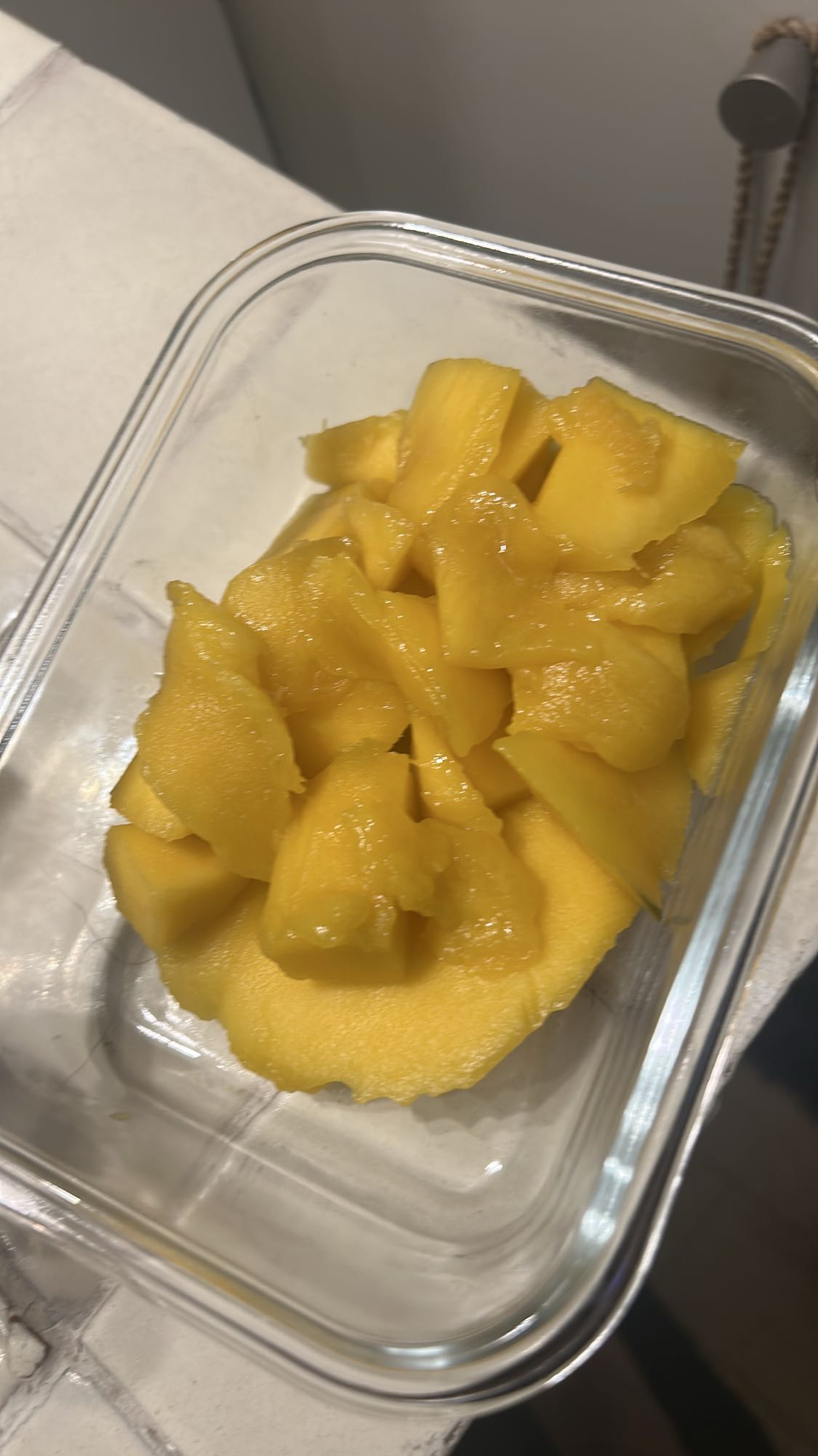 Morceaux de mangue fraîche