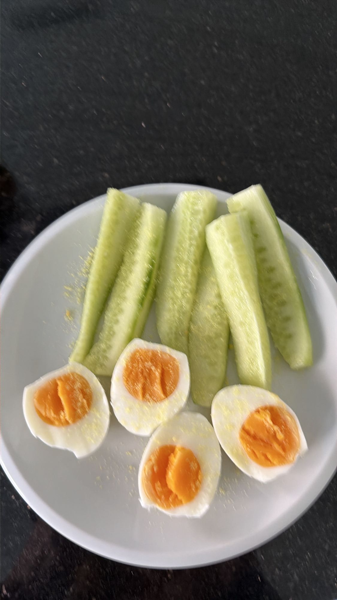 Haşlanmış Yumurta ve Salatalık