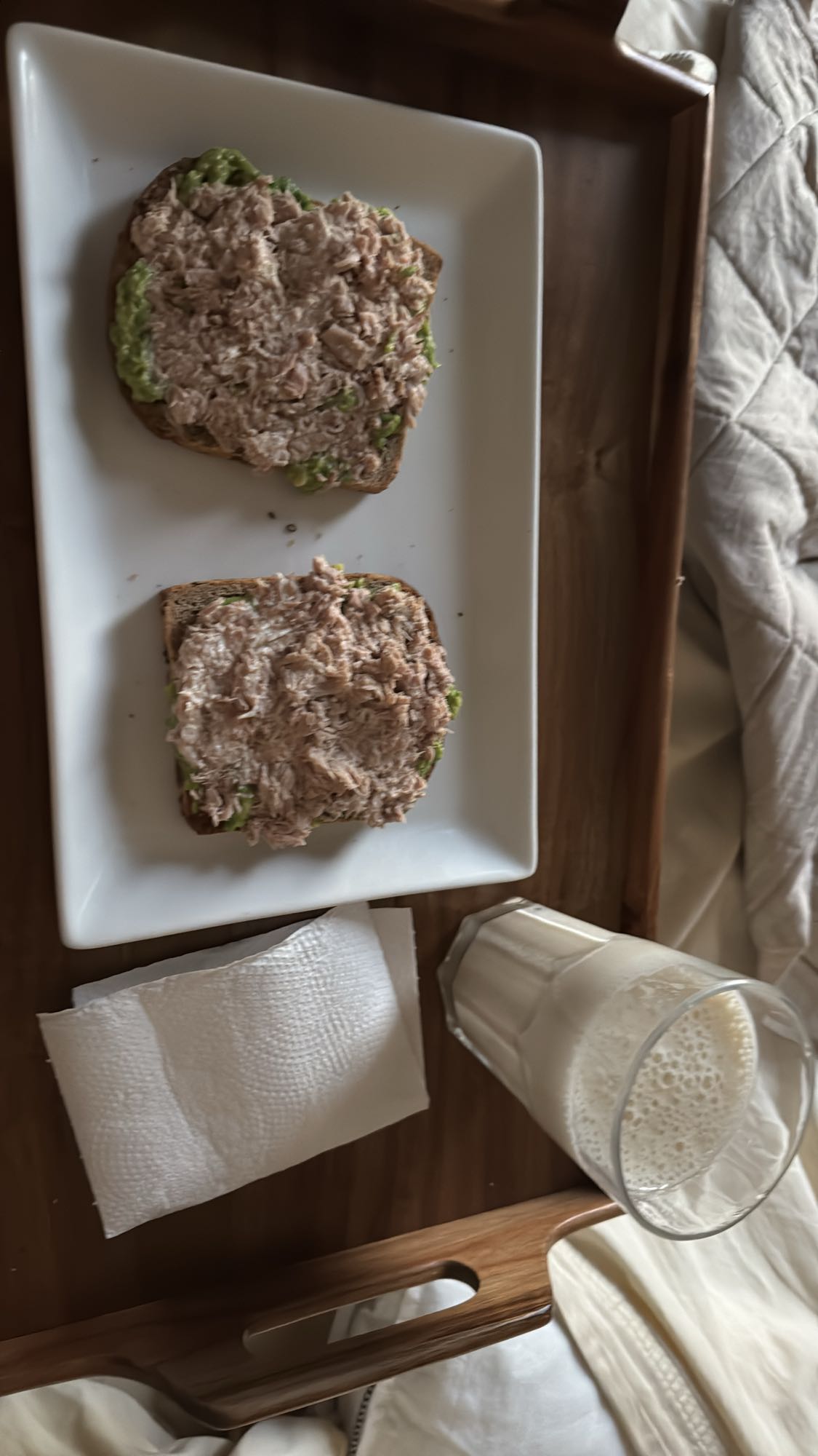 Tostadas de atún y aguacate