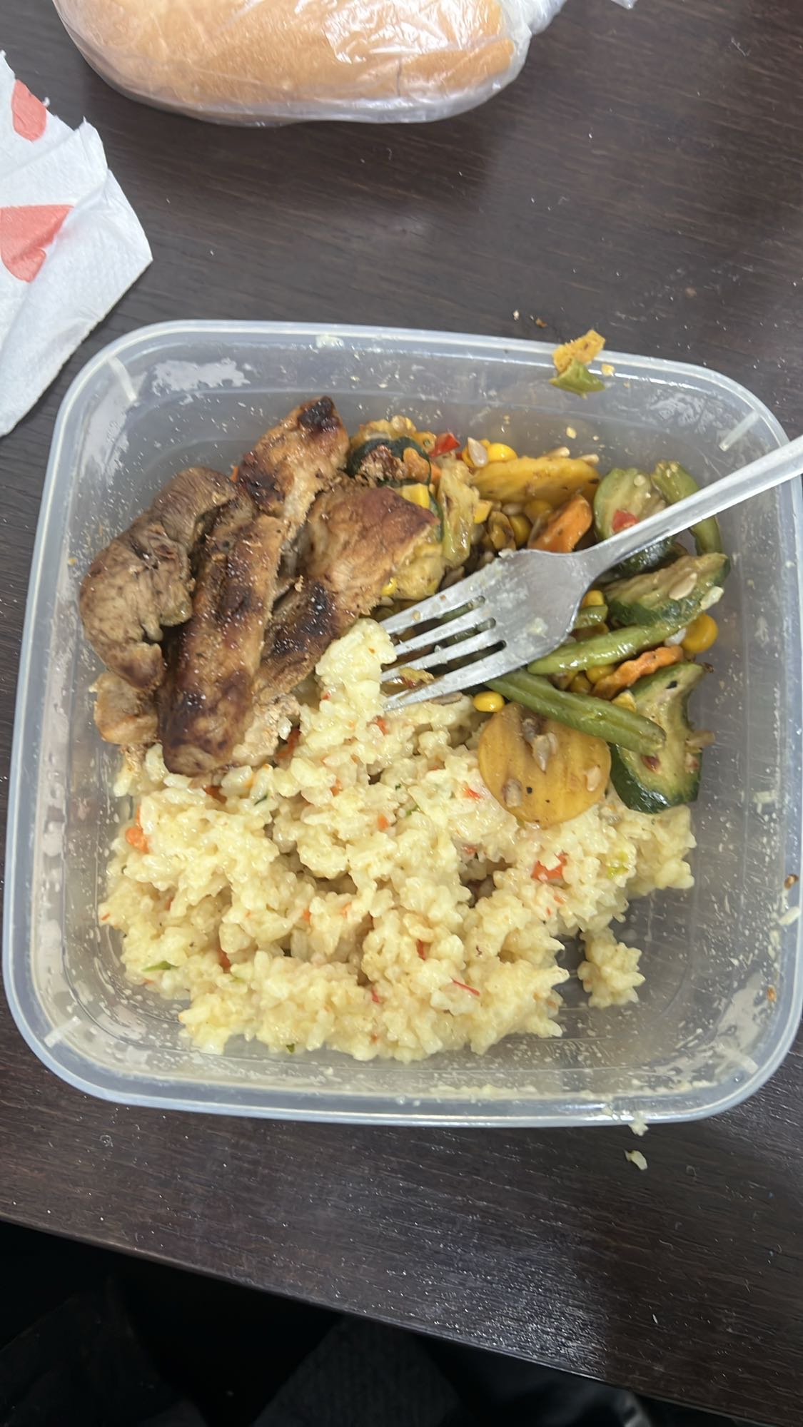 Orez cu legume și carne