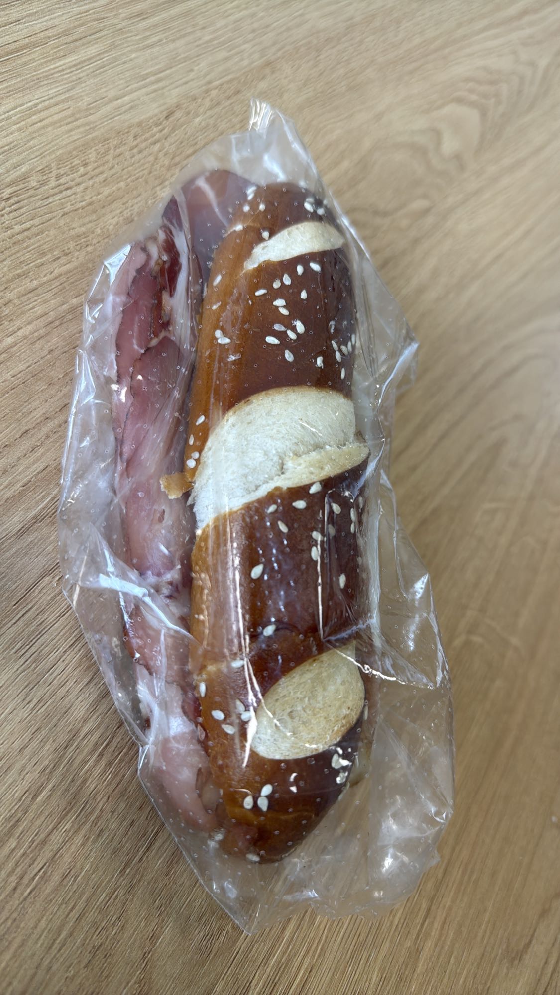 Laugenbrötchen mit Schinken