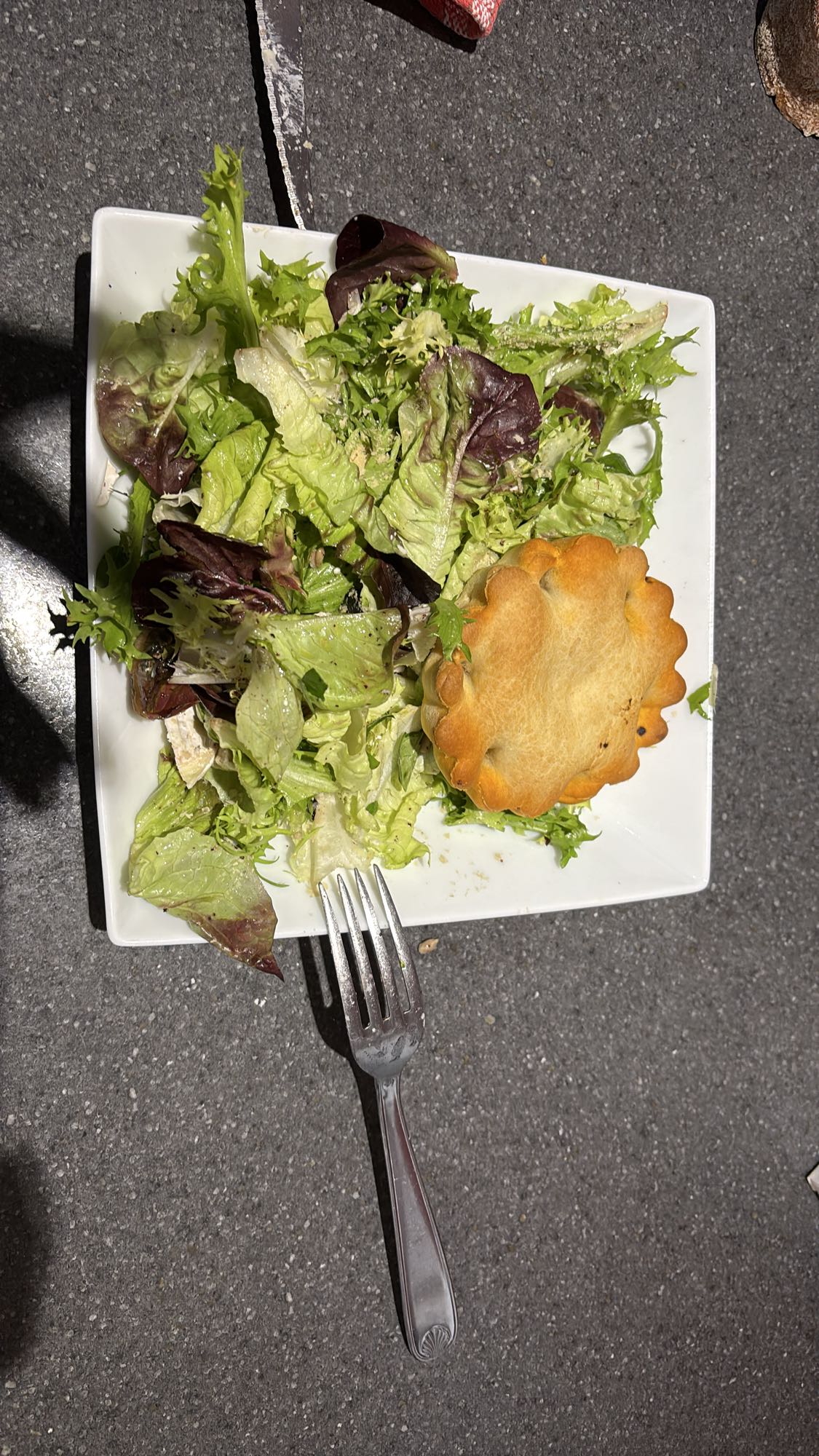 Salade et mini tourte