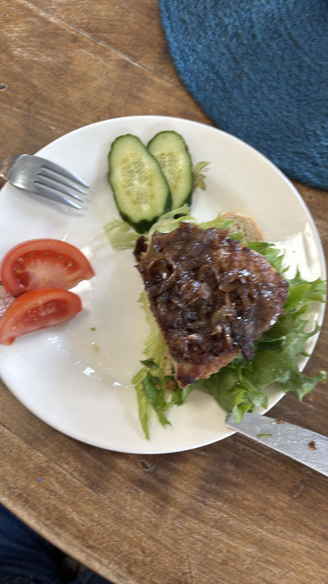 Åpen sandwich med burger