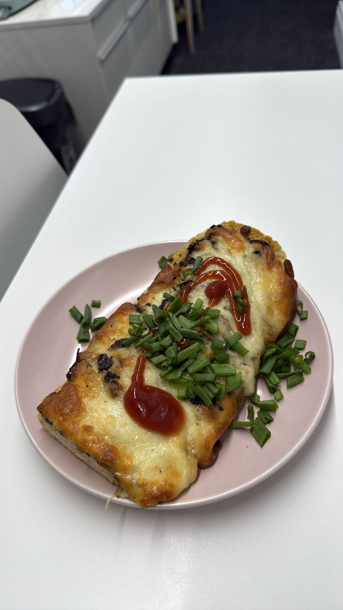 Zapiekanka z serem i szczypiorkiem