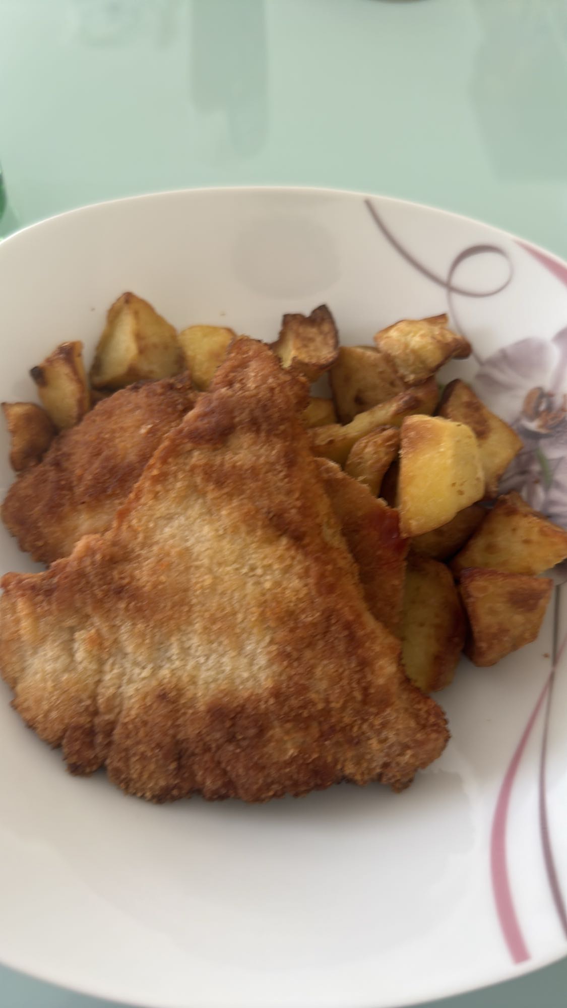 Schnitzel mit Bratkartoffeln