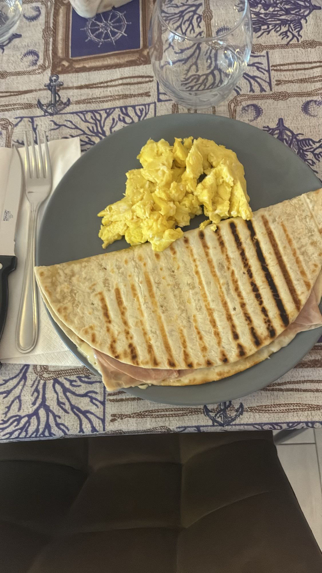 Scrambled eggs and piadina