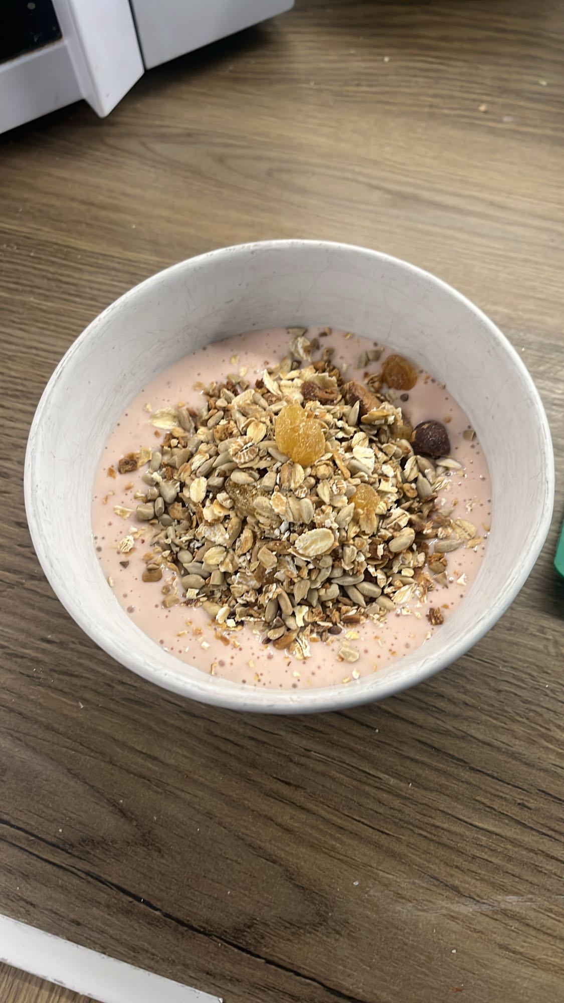 Jordgubbsyoghurt med müsli
