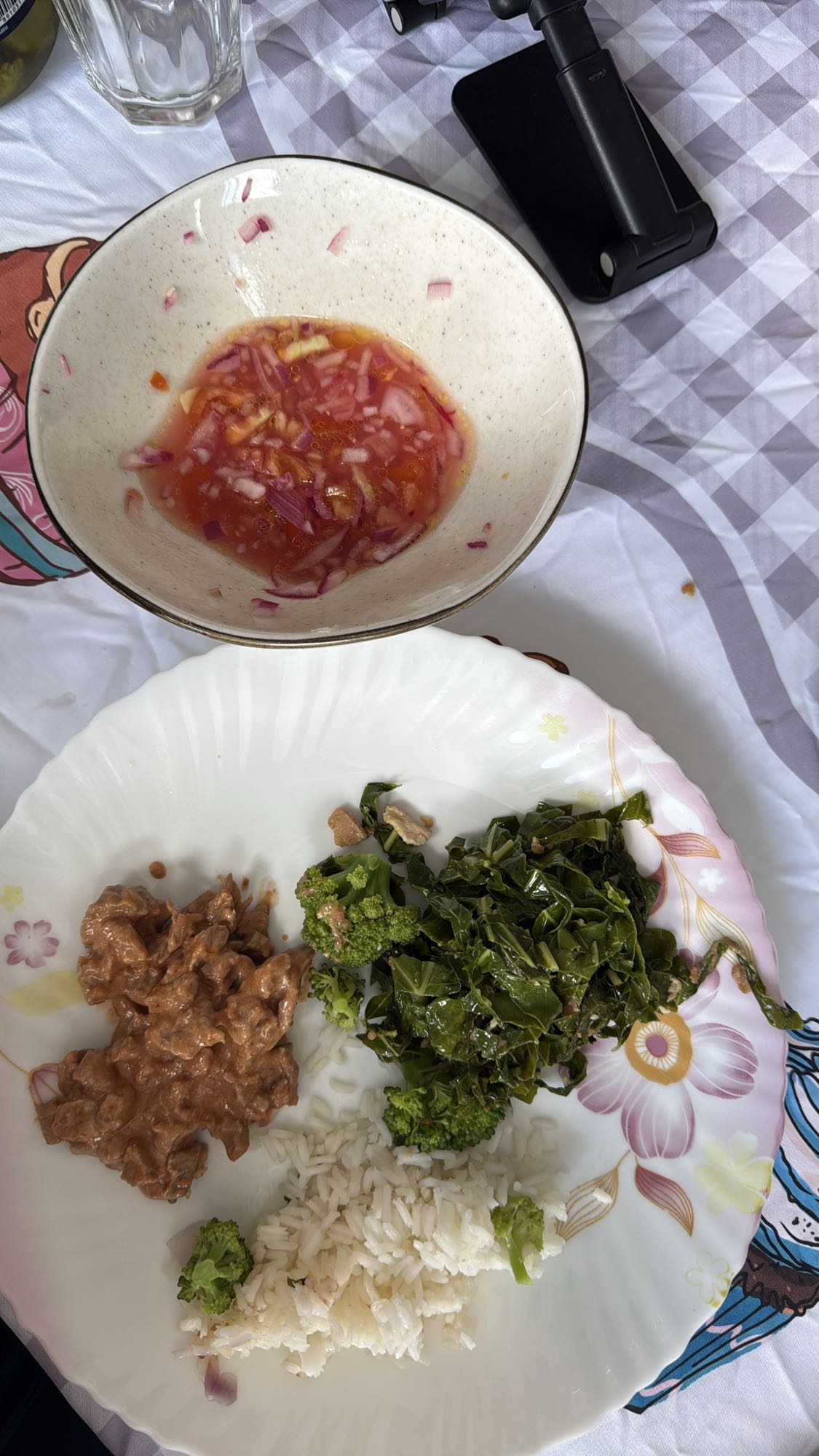 Arroz, carne, couve e vinagrete