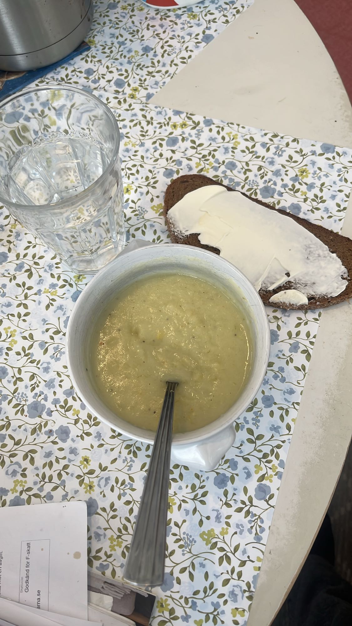Grönsakssoppa med bröd