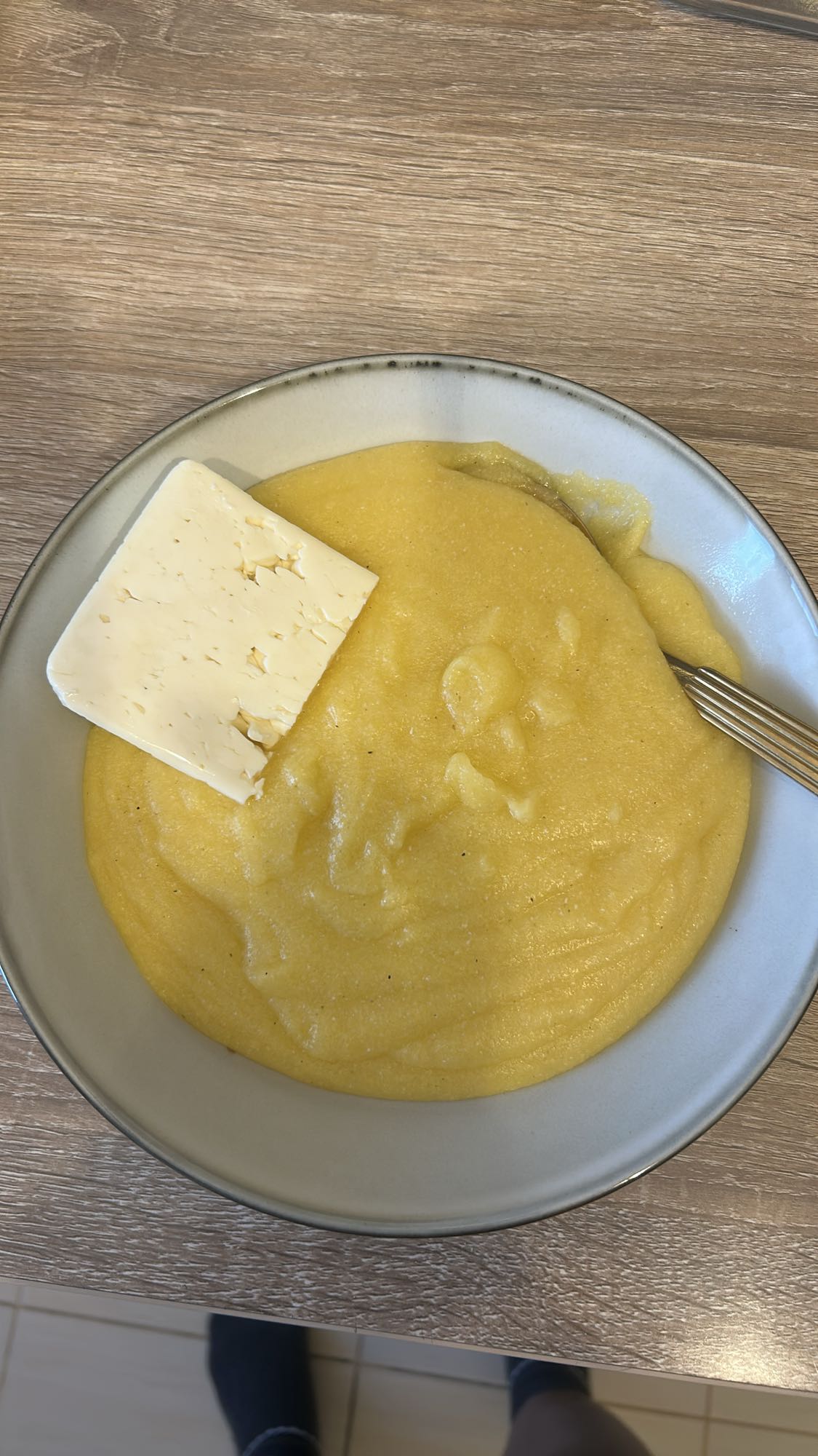 Mămăligă cu brânză