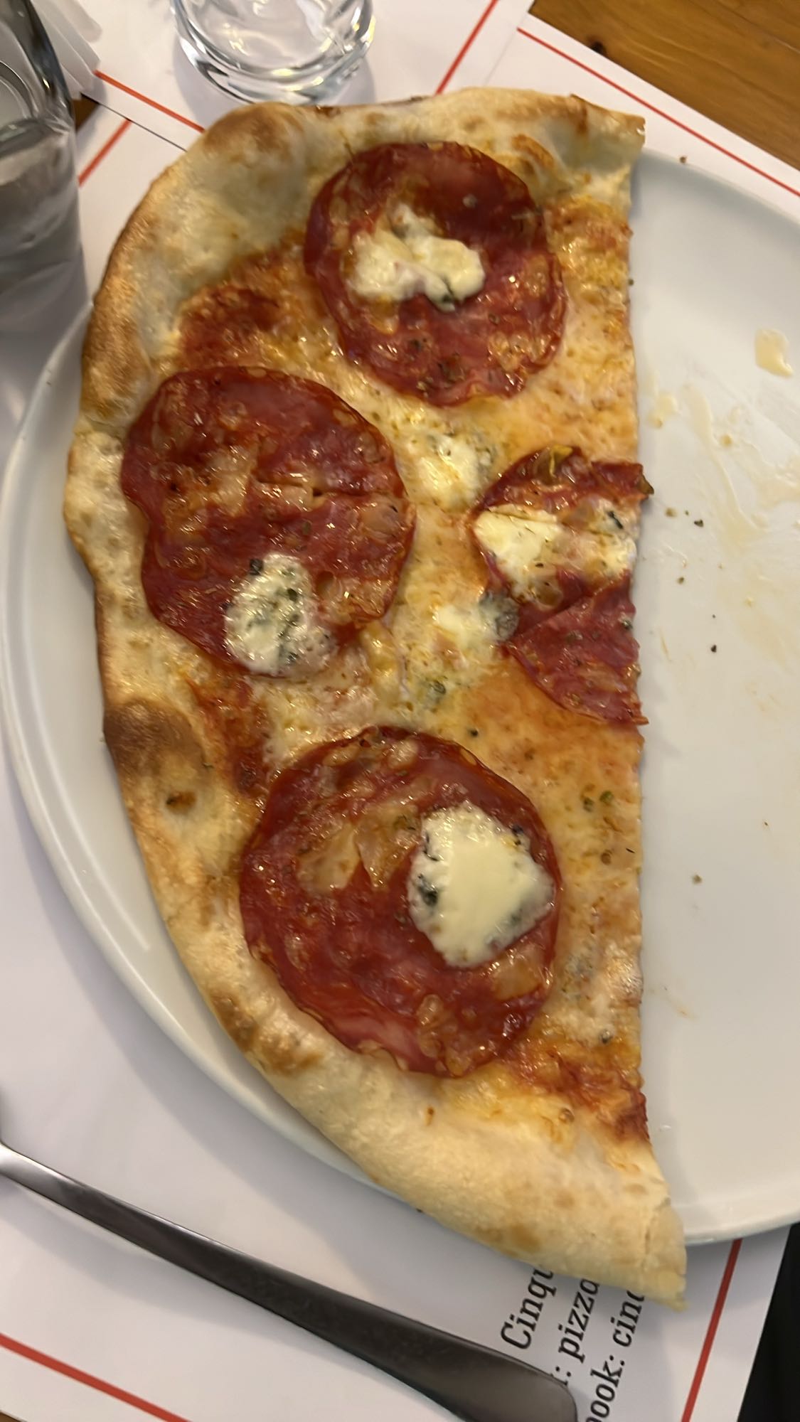 Pizza salam și brânză