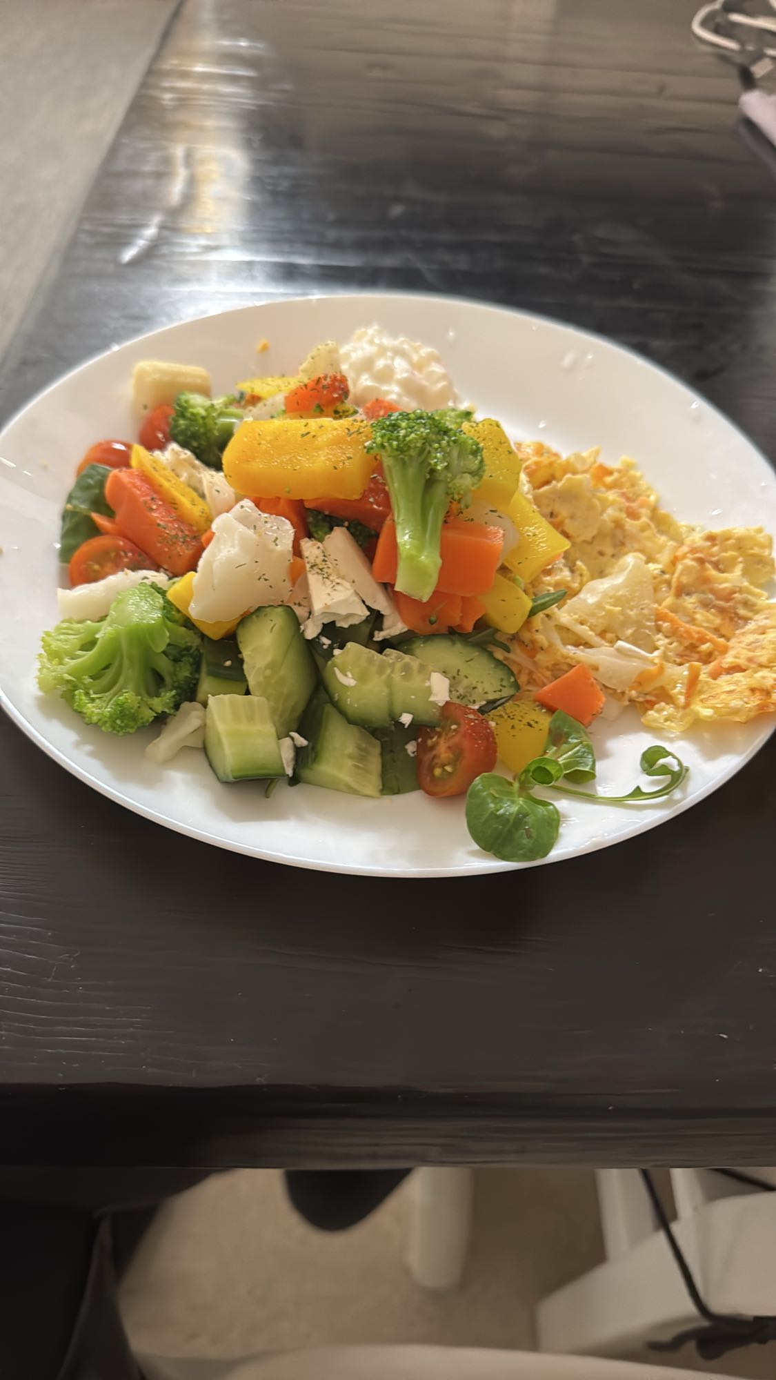 Grönsaksomelett tallrik