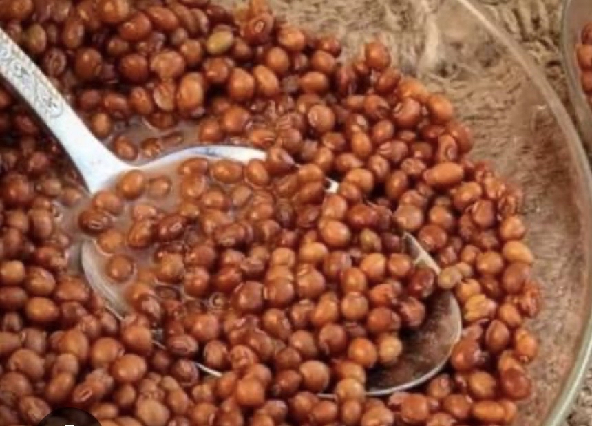 Boiled brown chickpeas