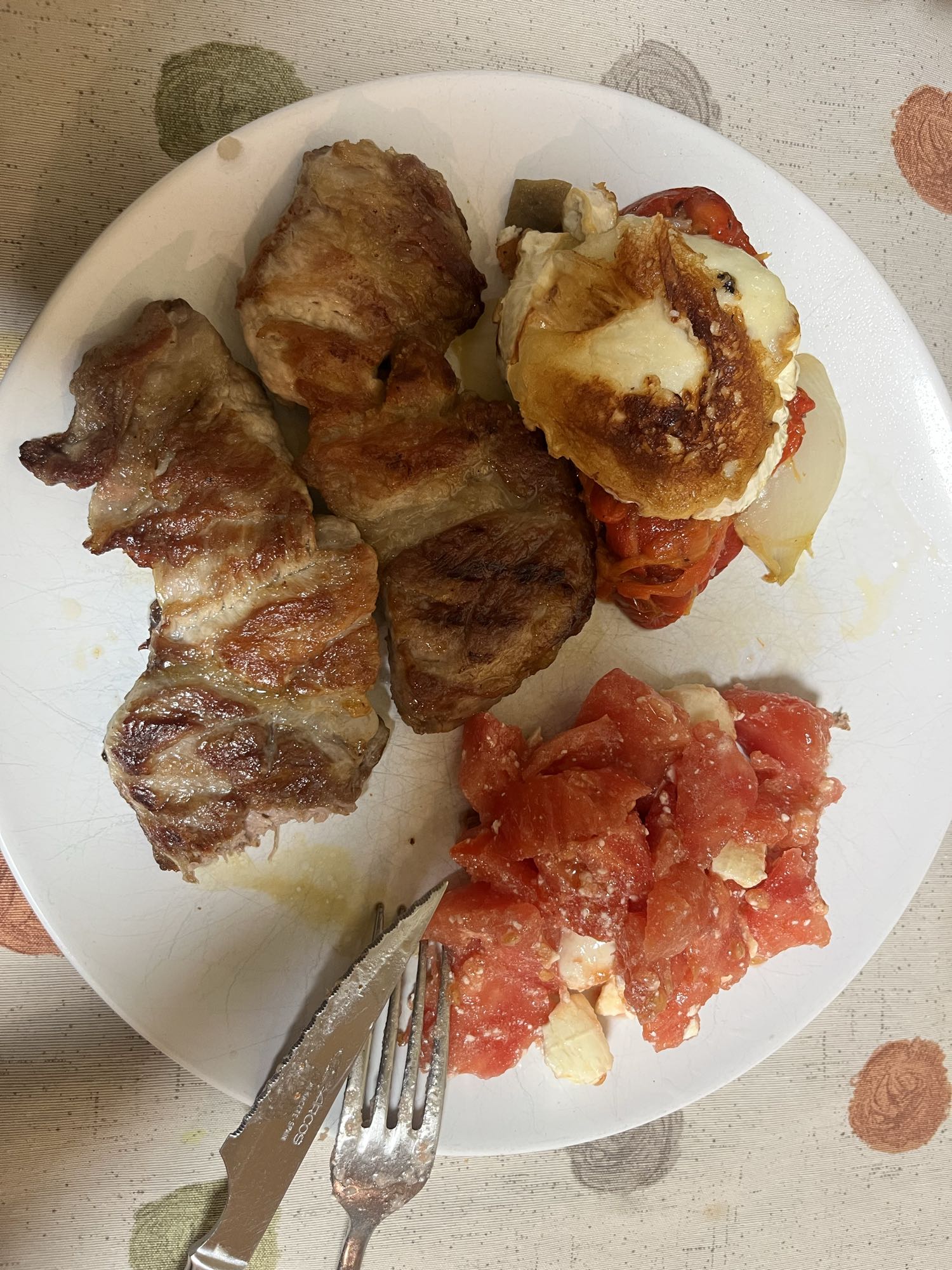 Cerdo a la plancha y ensalada