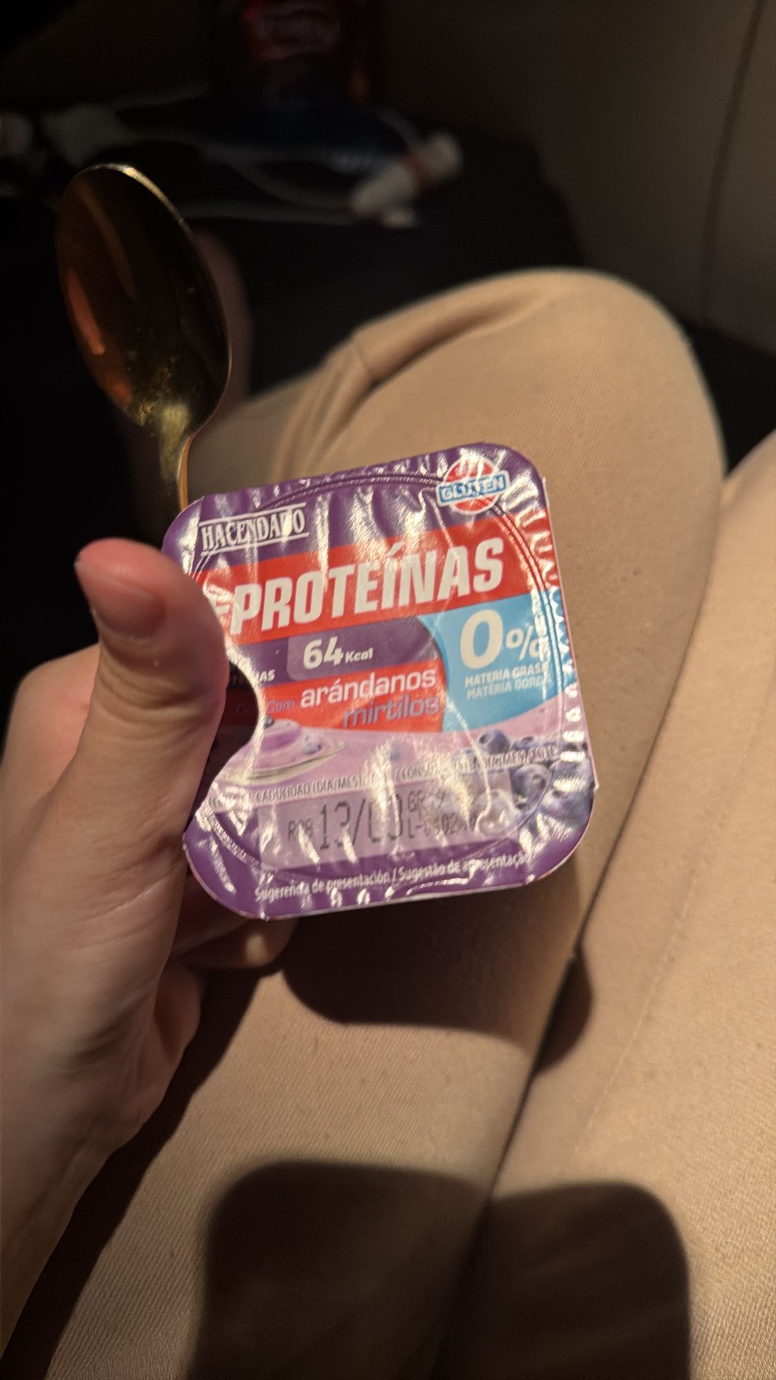 Iaurt proteic cu afine