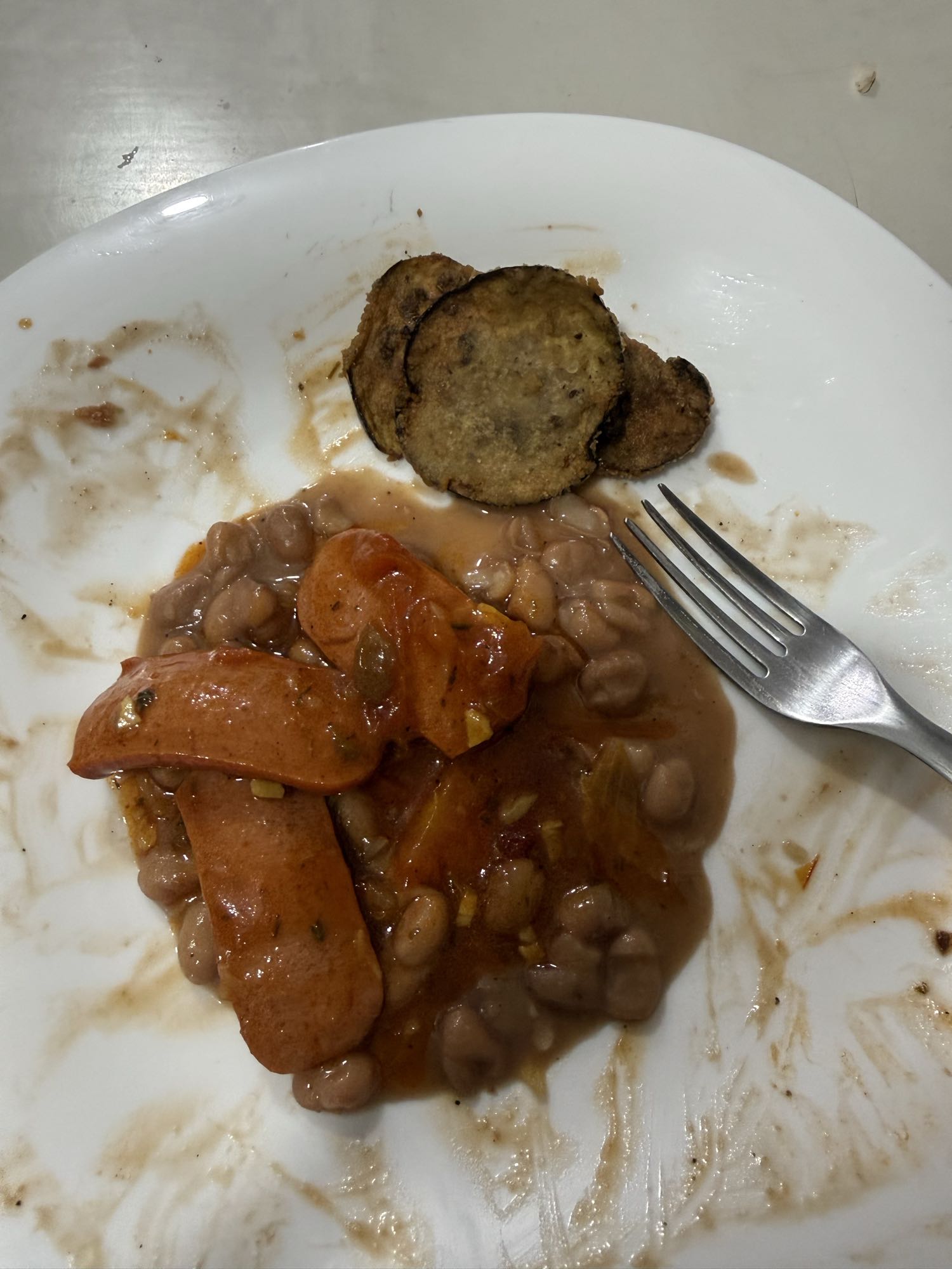 Feijão com salsicha e berinjela