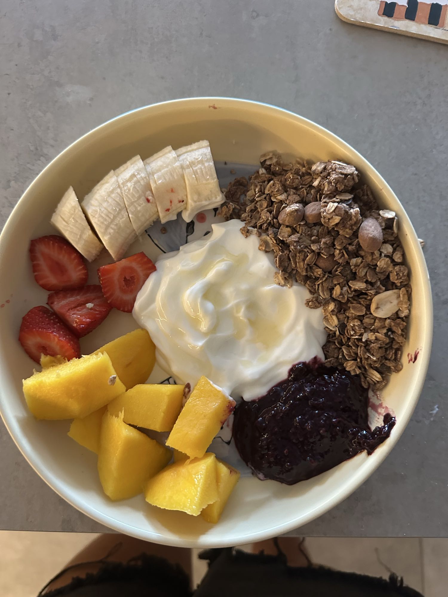 bol de yogur y frutas