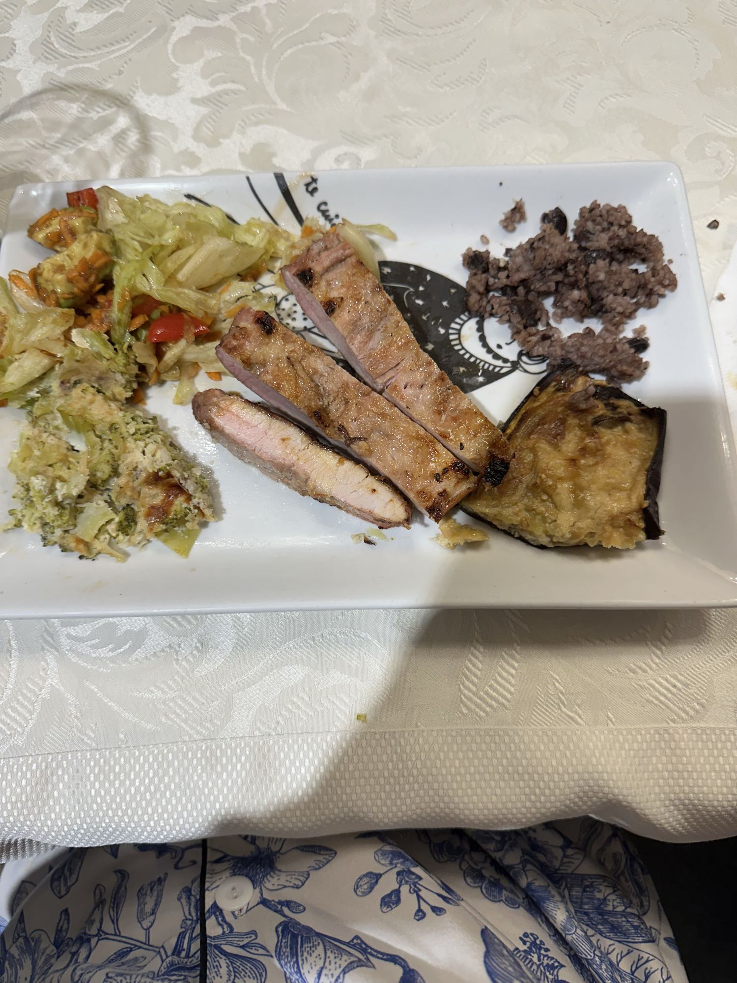 Plato mixto con cerdo y verduras