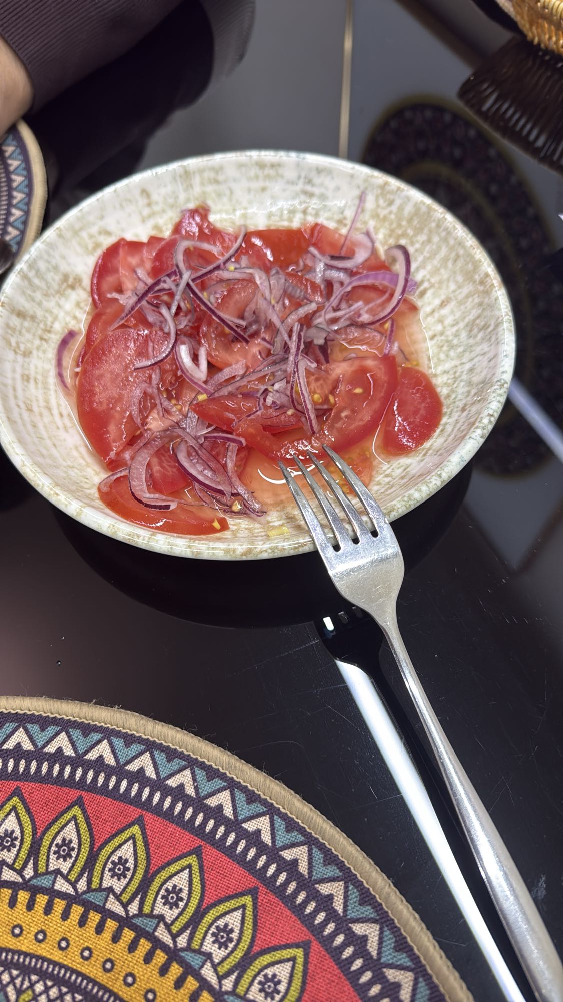 салат из помидоров и лука