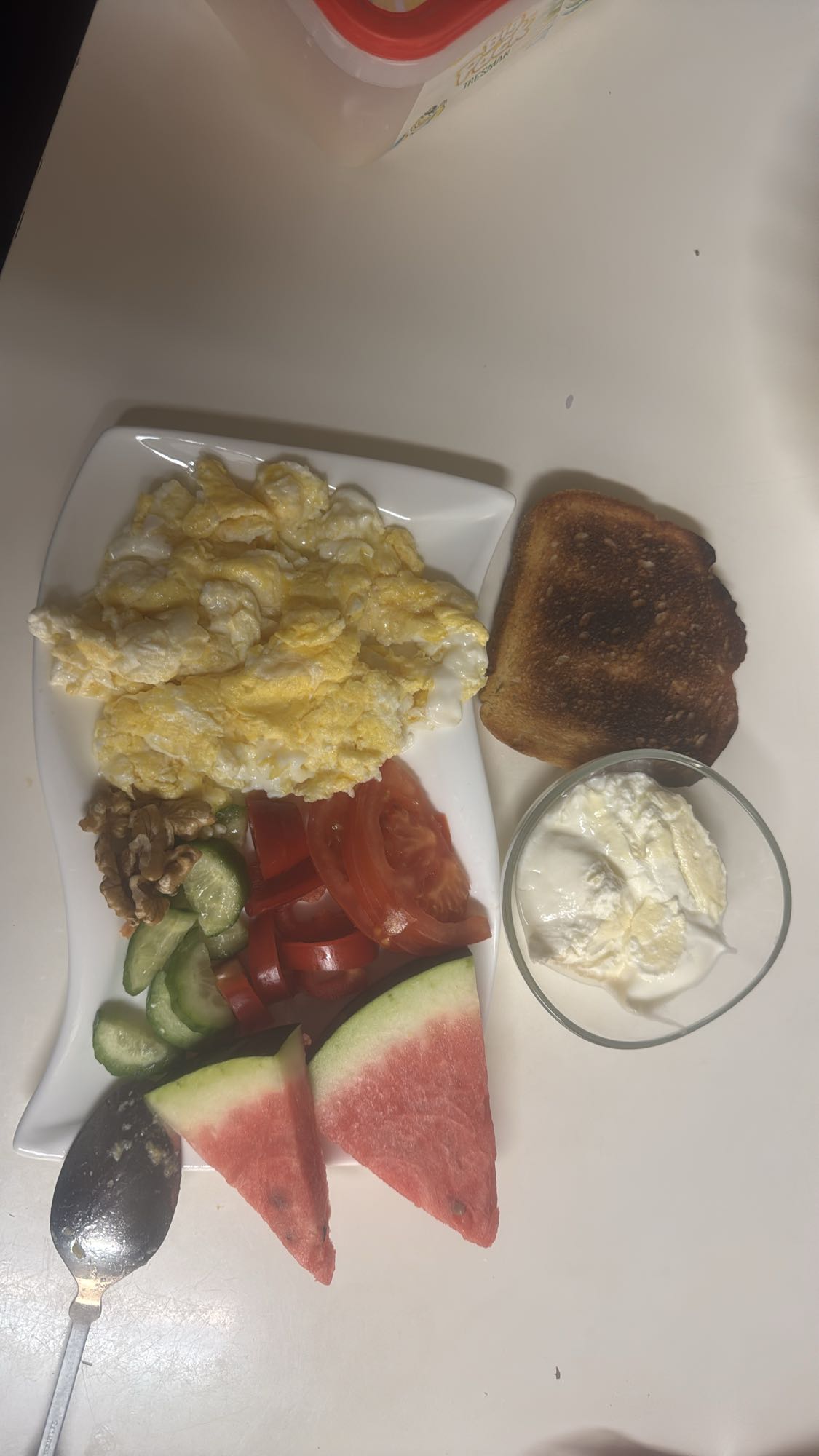 Frukosttallrik med ägg