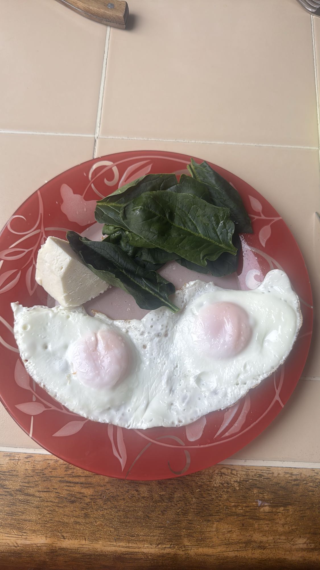 Яичница со шпинатом и сыром