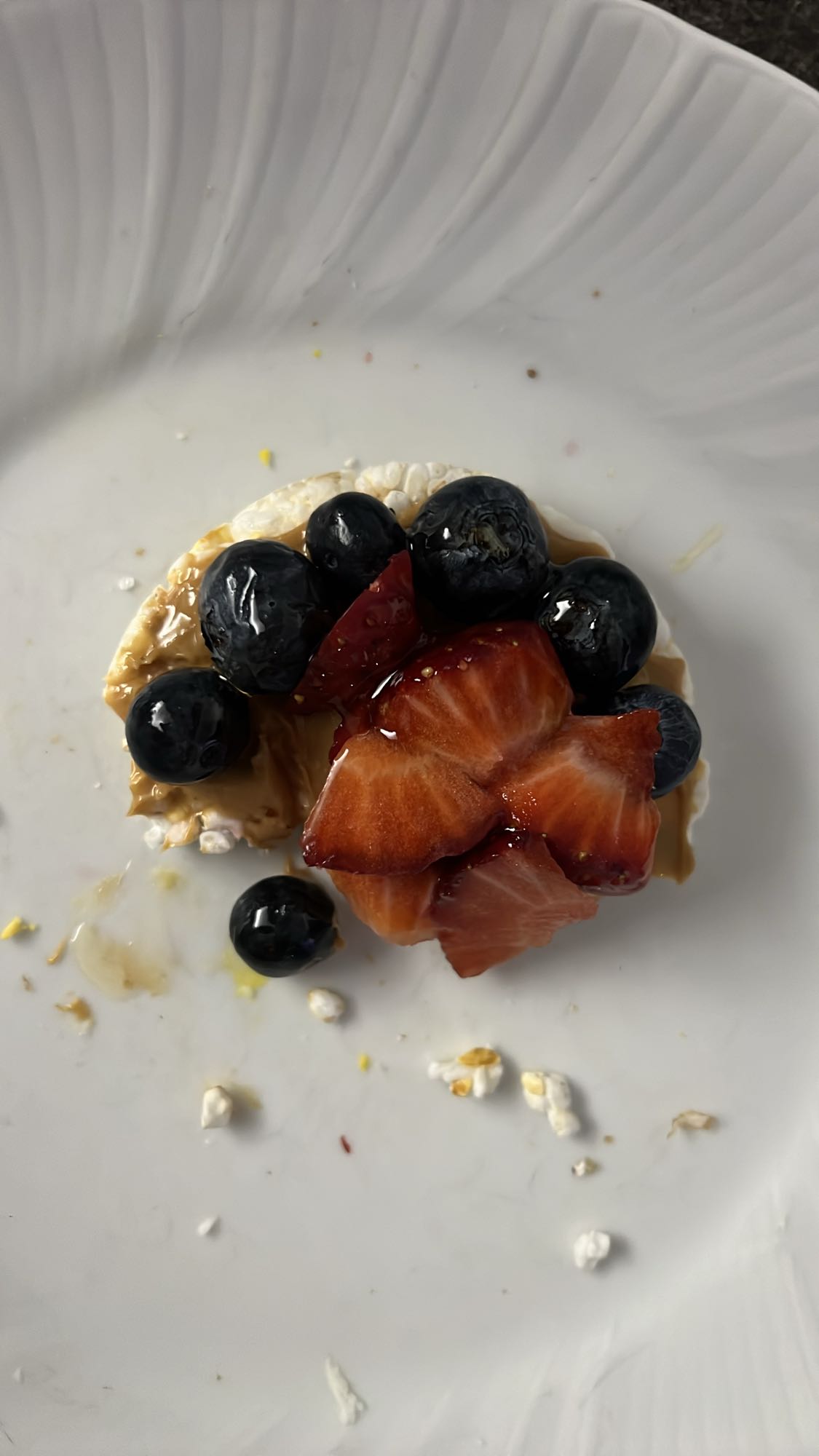 Rice cake with berries