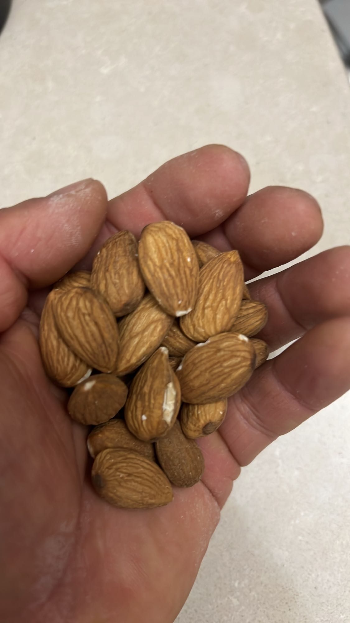 Badem atıştırmalığı