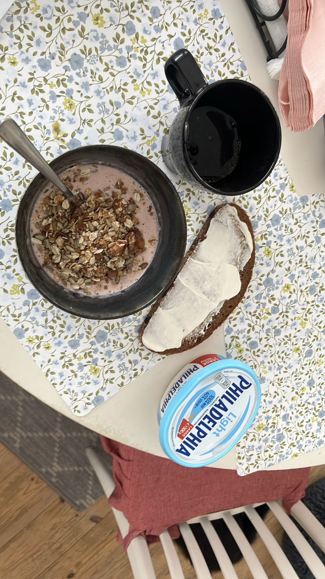 Yoghurt med müsli & macka