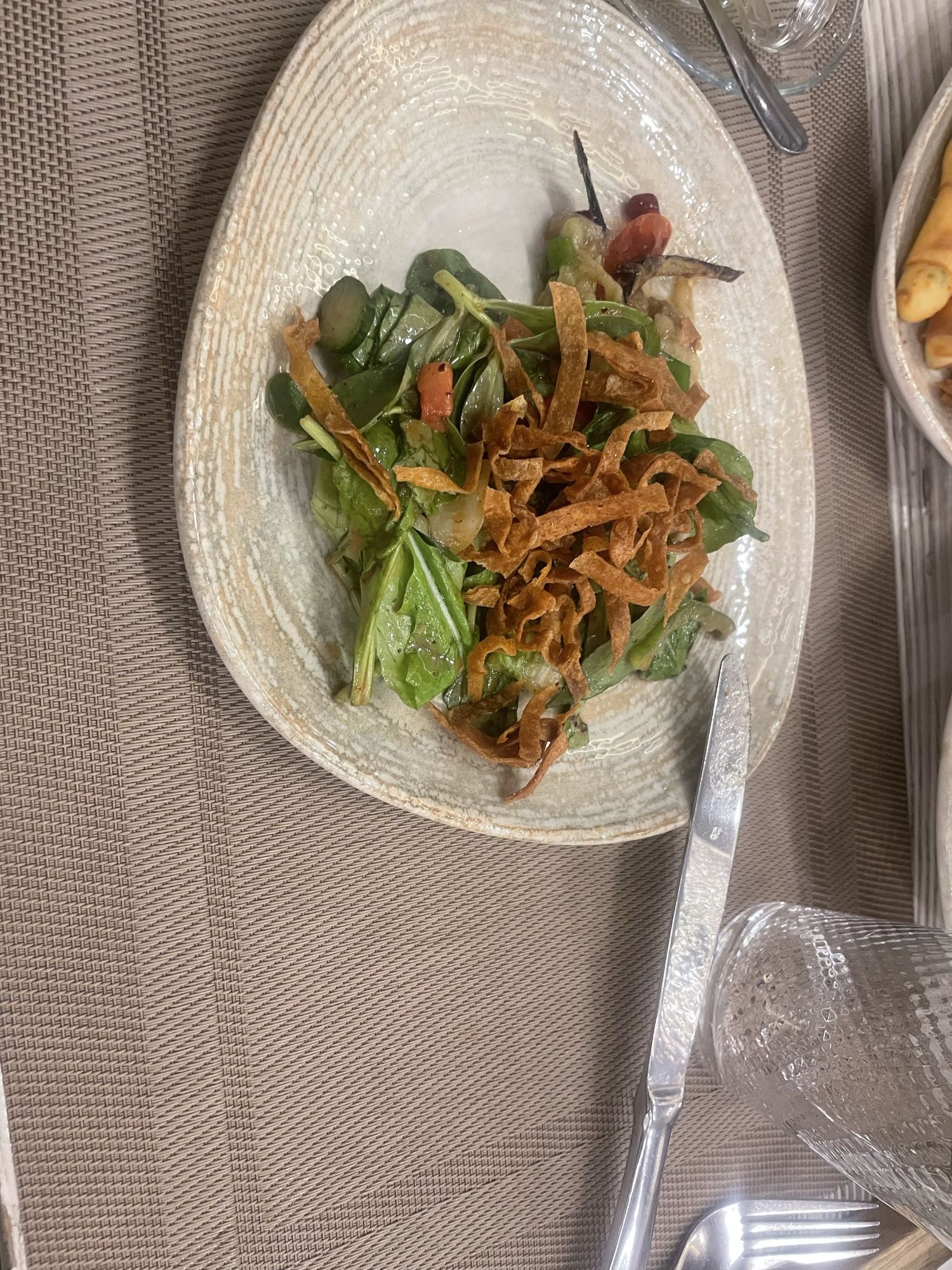 Crispy tortilla salad