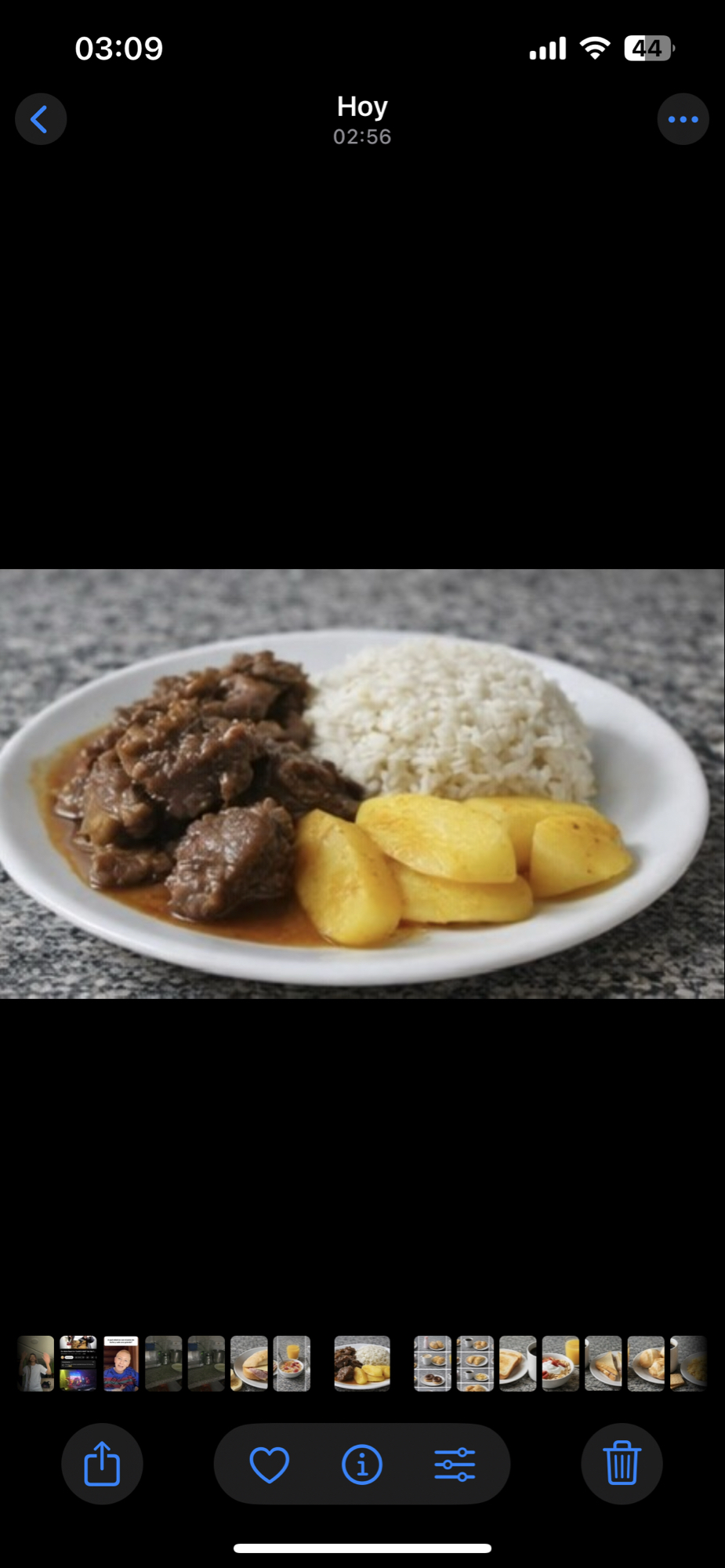 Carne guisada con arroz y papas