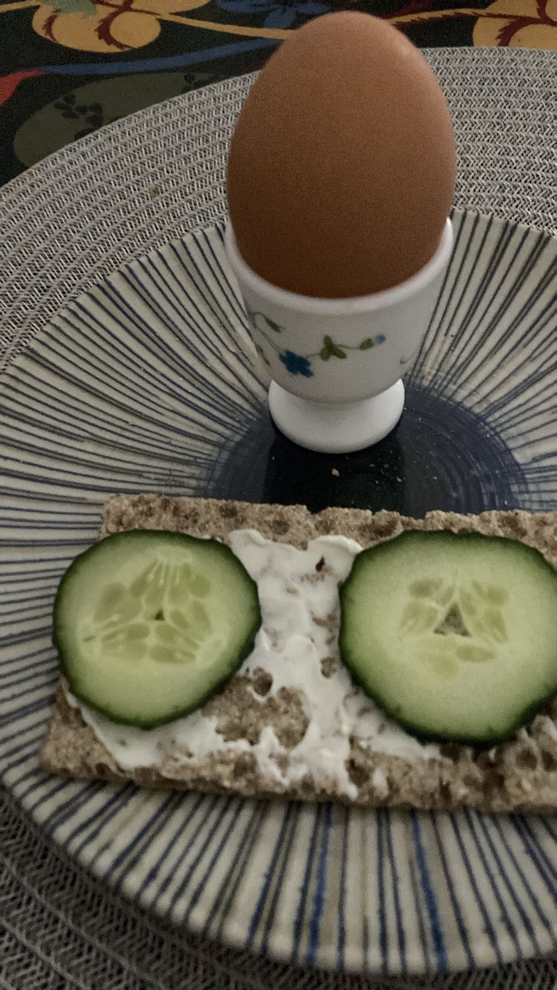 Ägg och knäckebröd