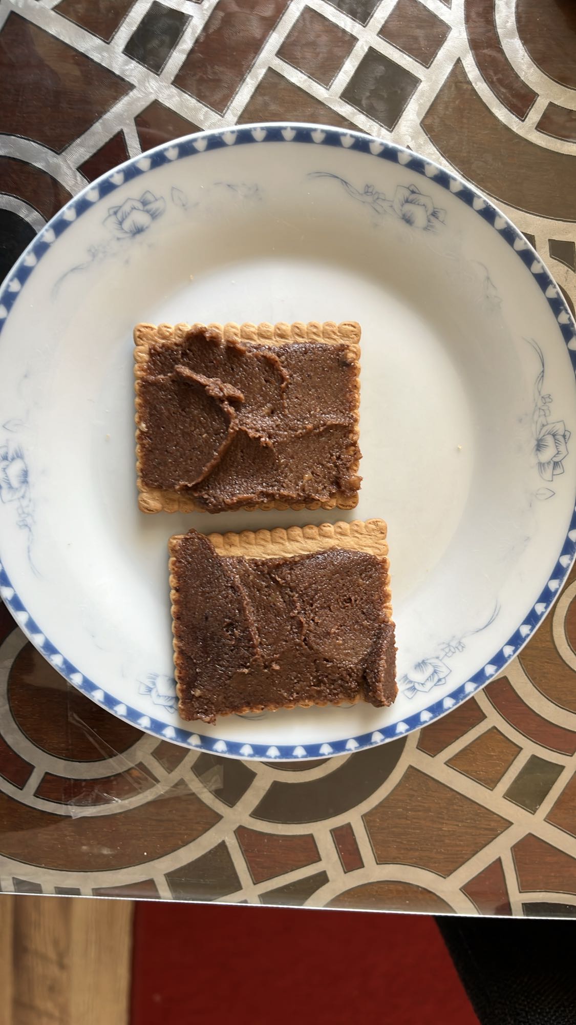 Бисквити с шоколадов крем