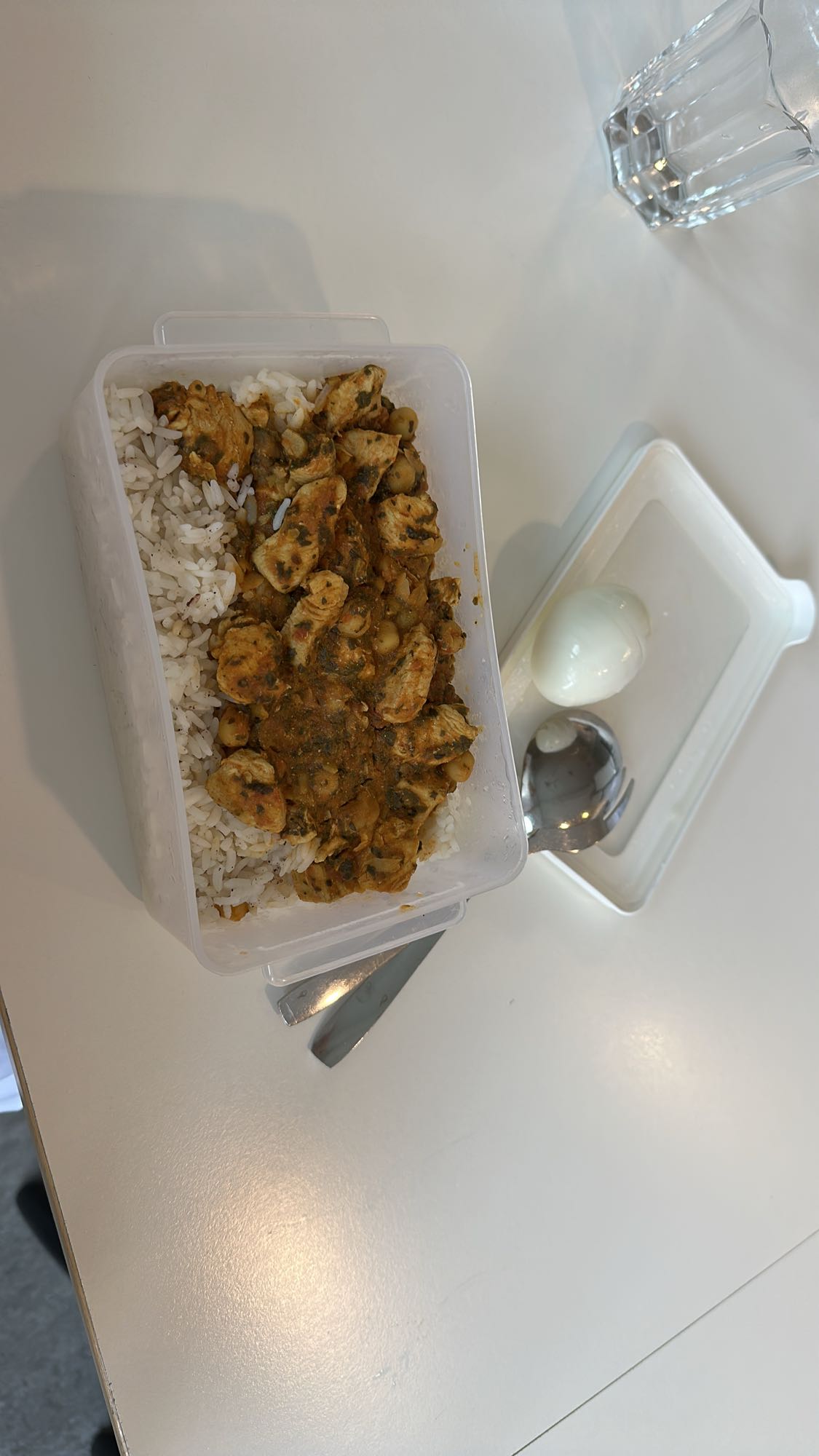 Kycklinggryta med ris och ägg