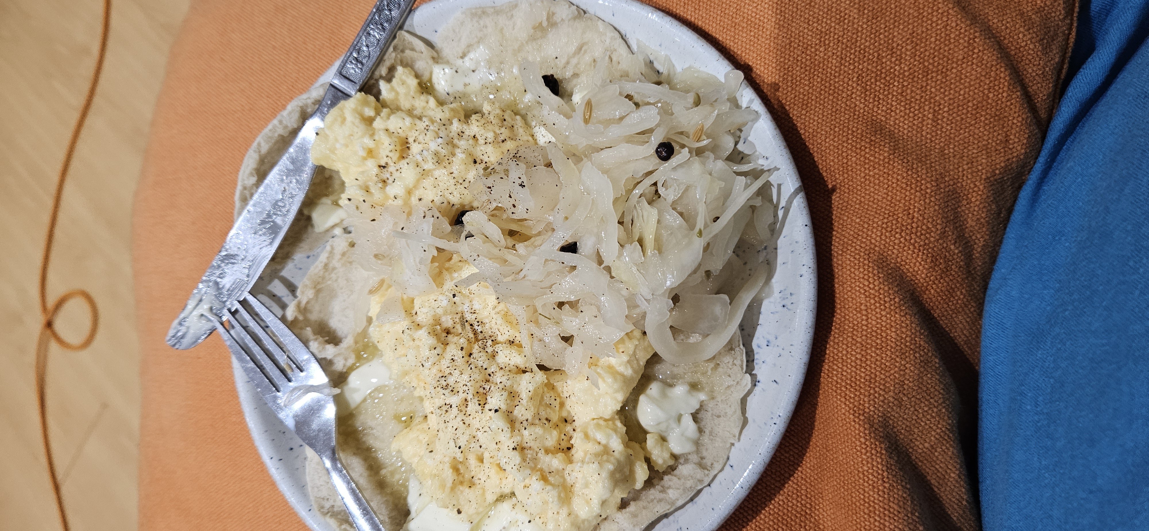 Egg pita with sauerkraut
