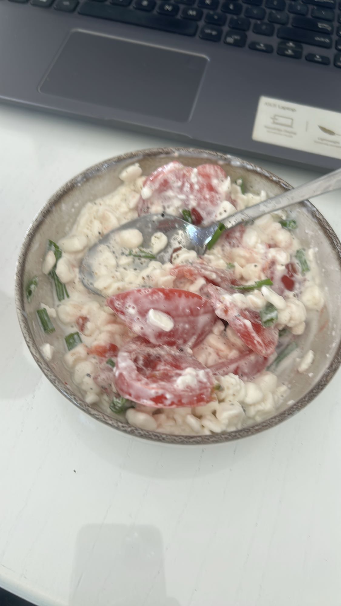 sałatka z twarogiem i pomidorem