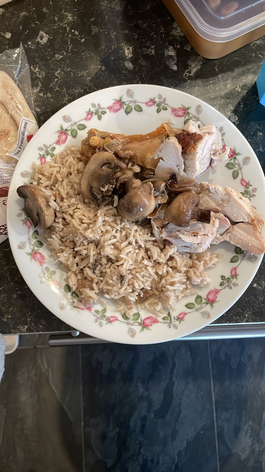 Chicken rice with mushrooms