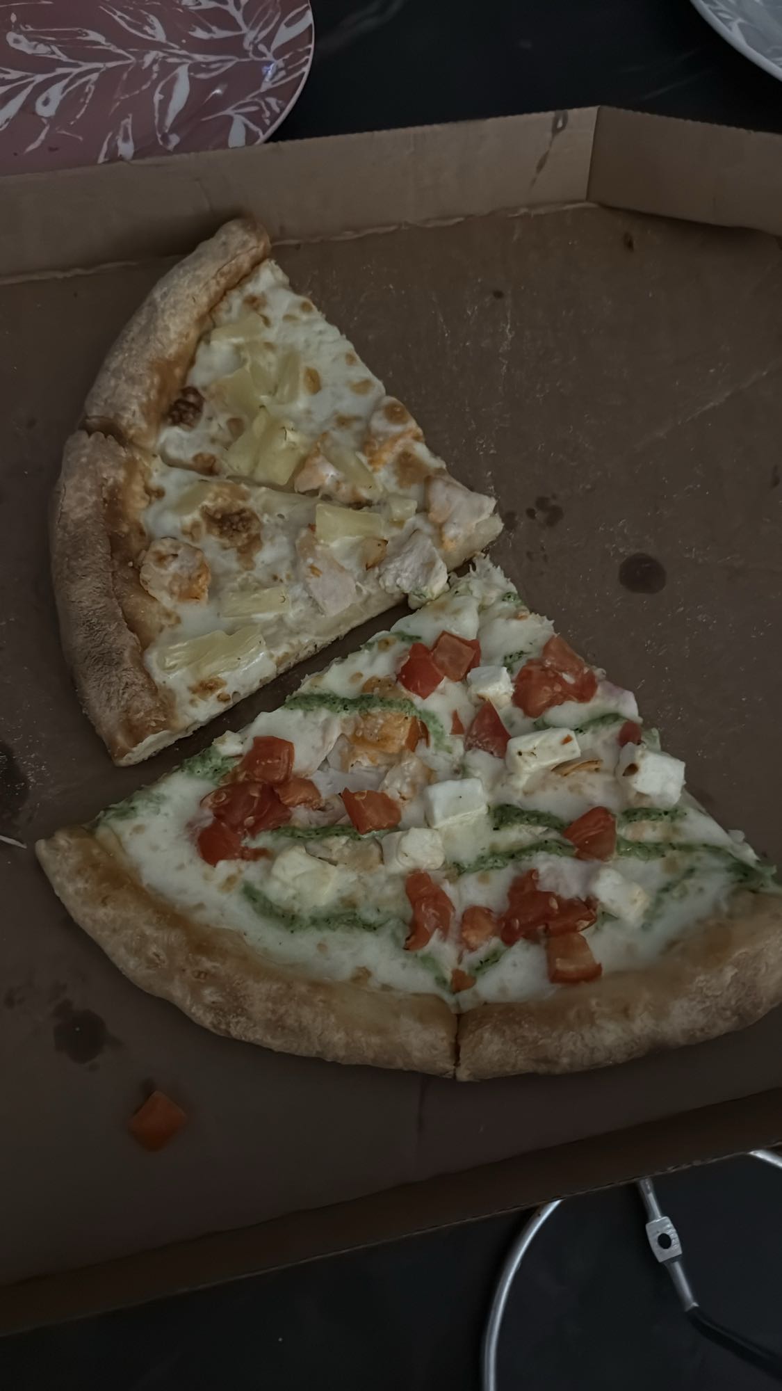 два куска пиццы