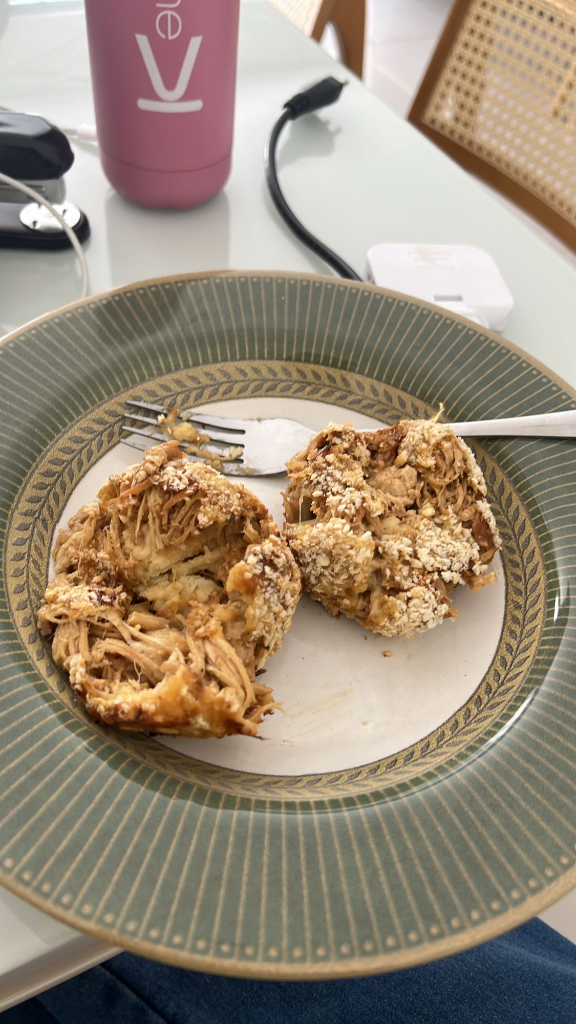 Bolinho de frango empanado