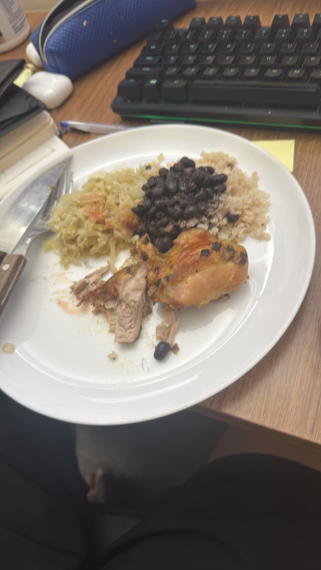 Frango, arroz, feijão e repolho