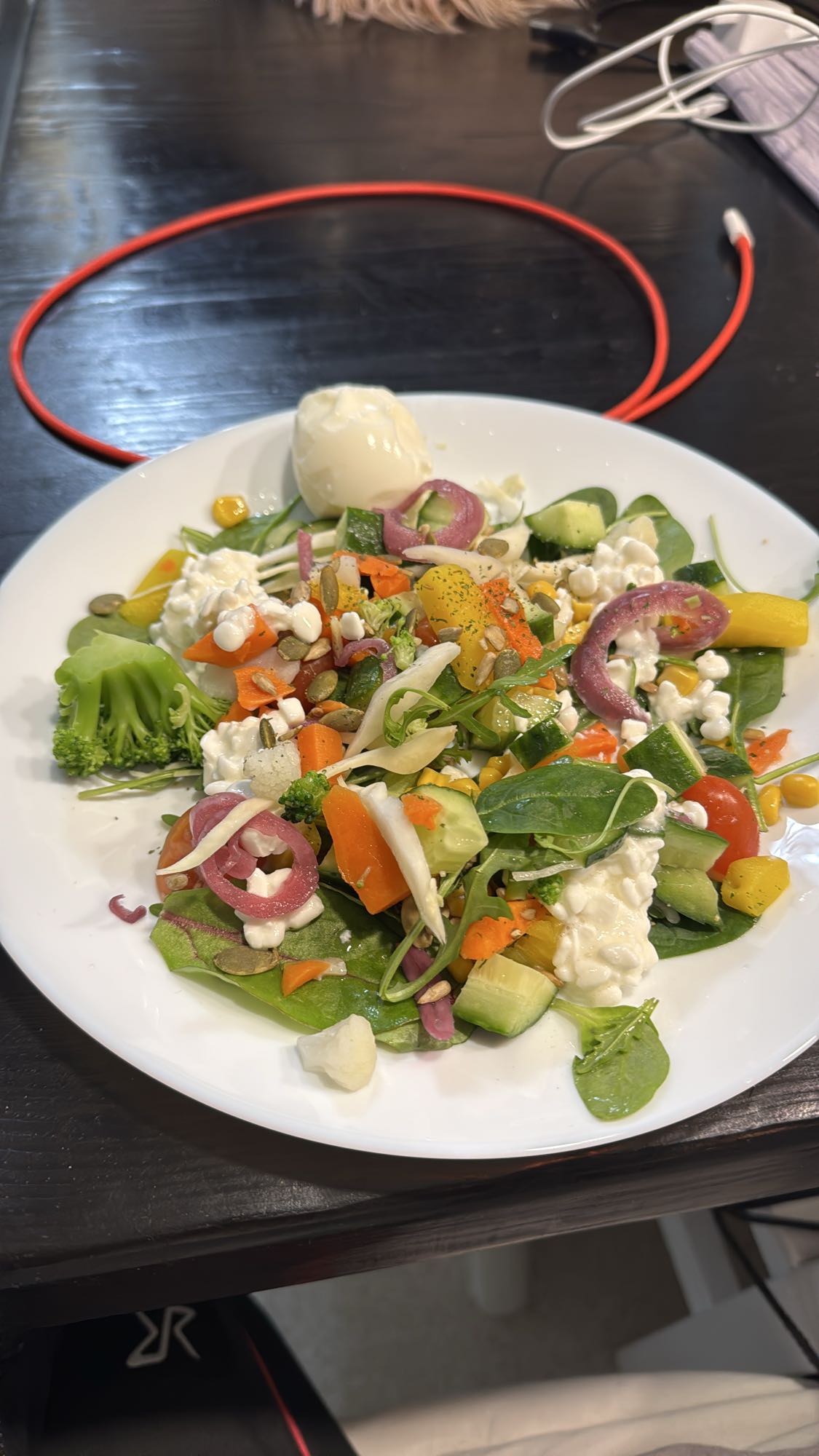 Grönsallad med ägg & keso