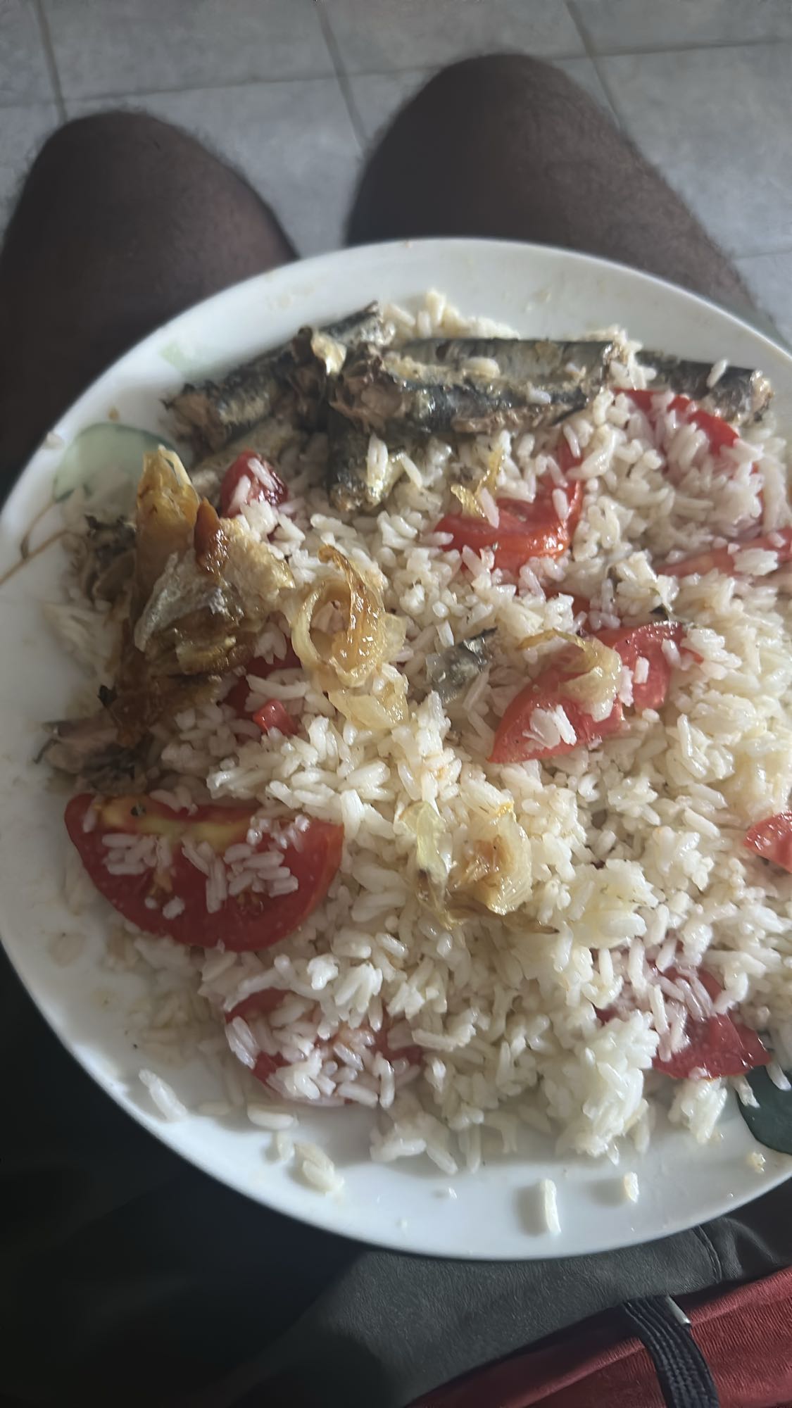 Riz, sardines et légumes