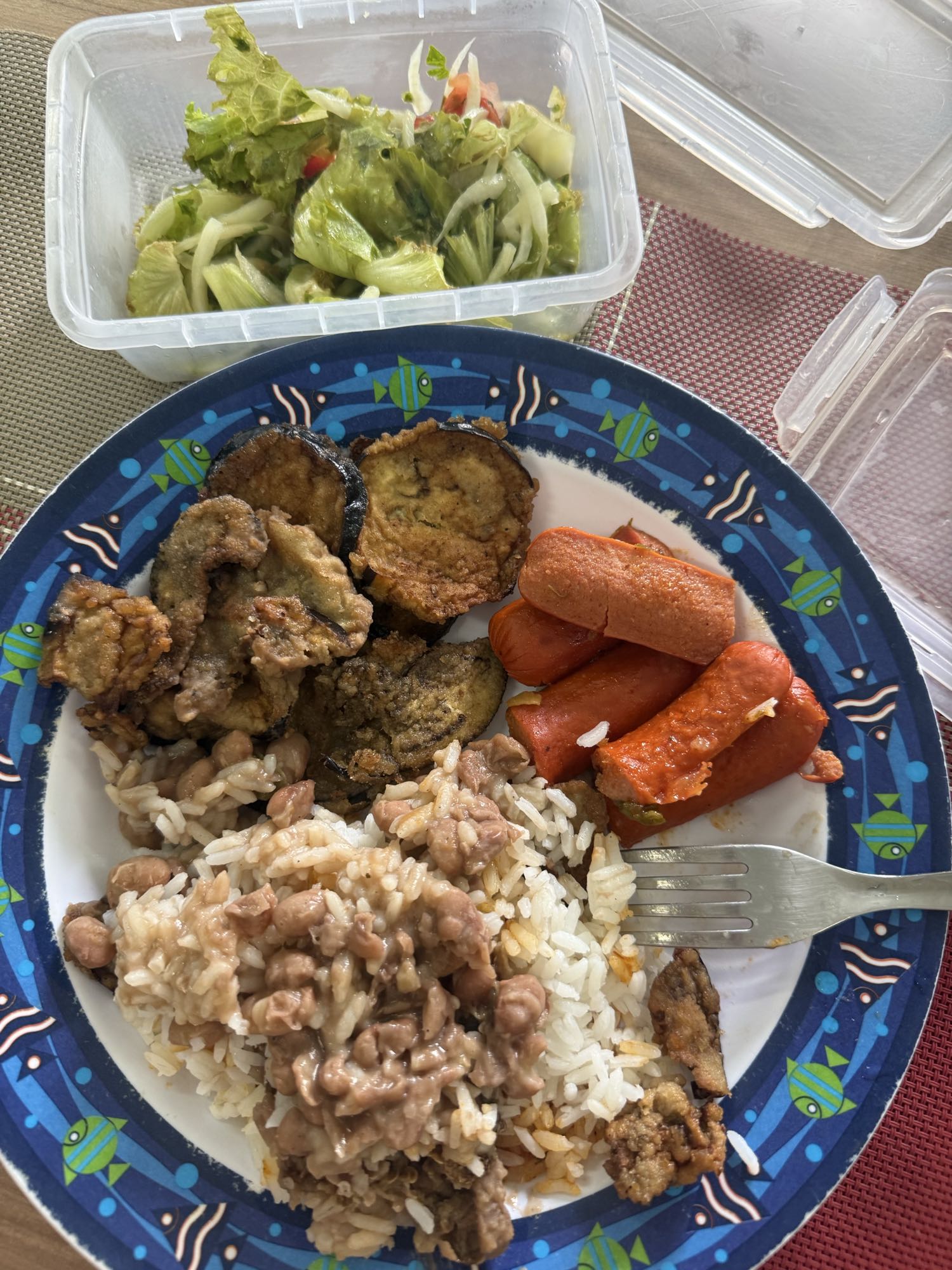 Arroz, feijão, legumes e salada