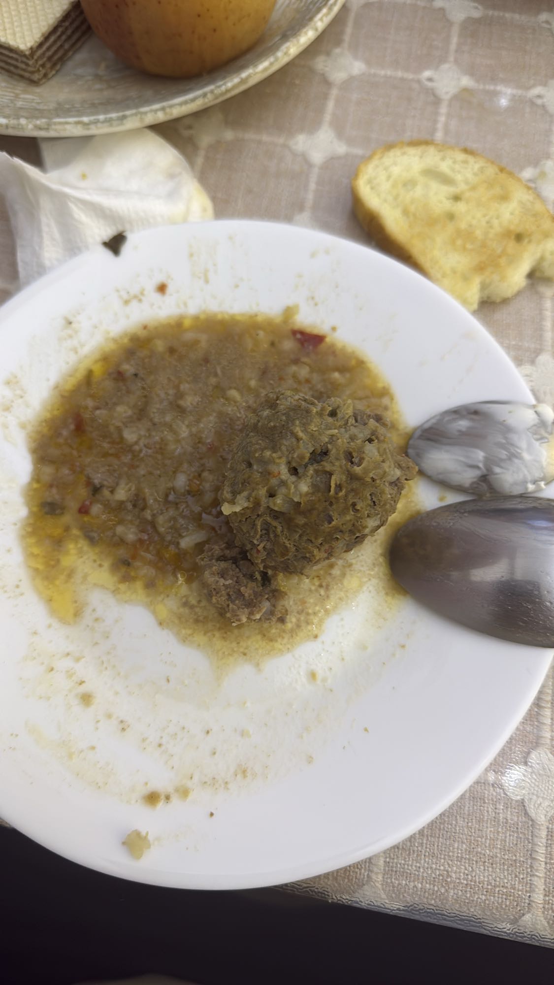 тевтели с рисом и хлебом