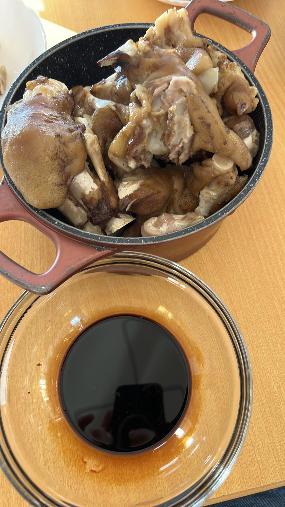 Picioare de porc cu sos soia