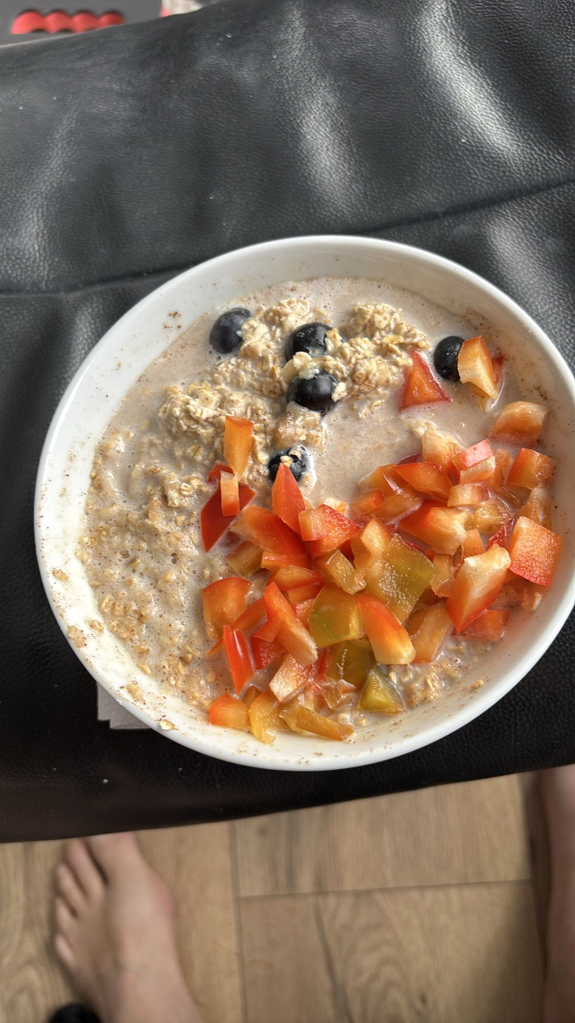 Havregrøt med bær og paprika