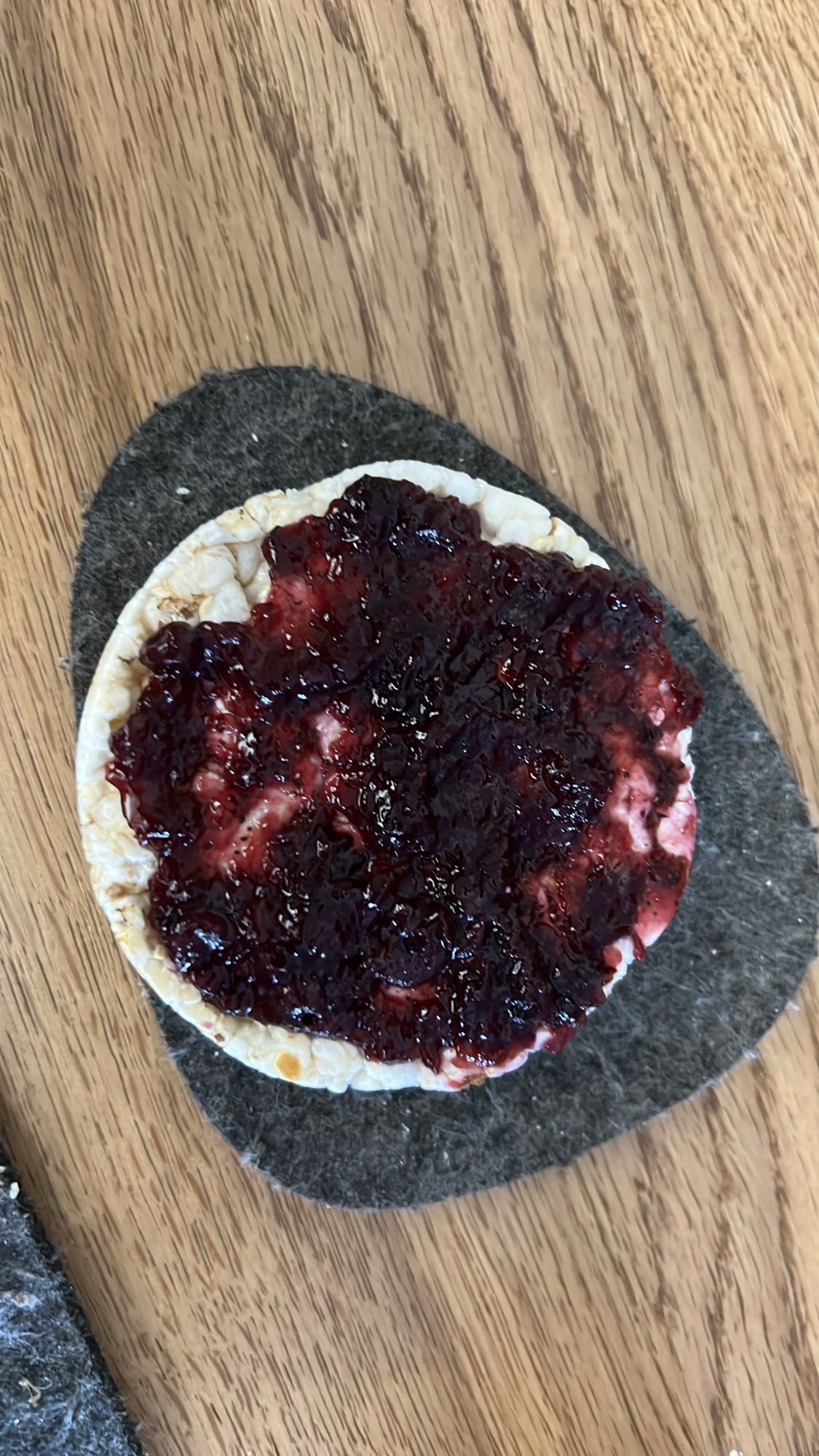 Reiswaffel mit Marmelade