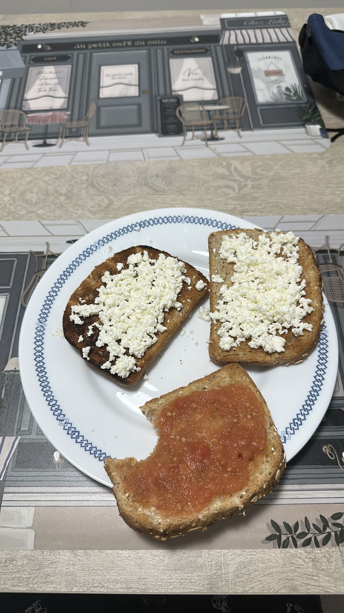 Tostadas con queso y tomate
