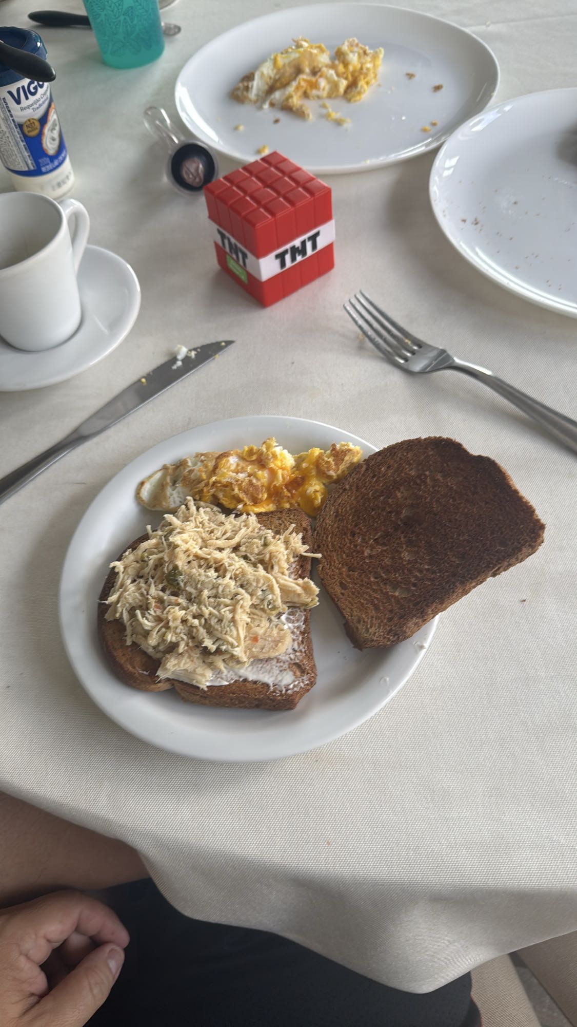 Sanduíche de frango e ovos
