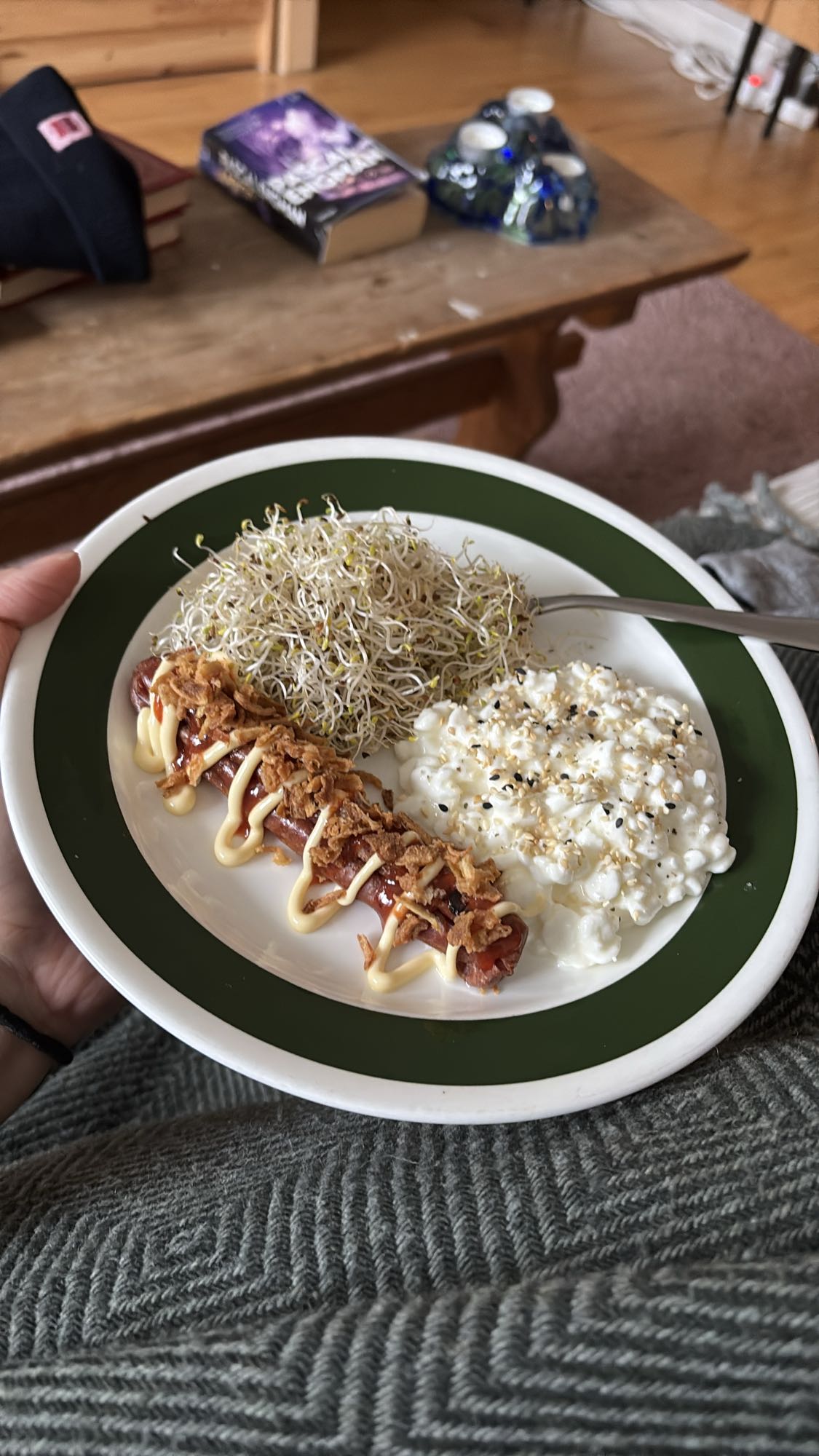 Korv med groddar och keso